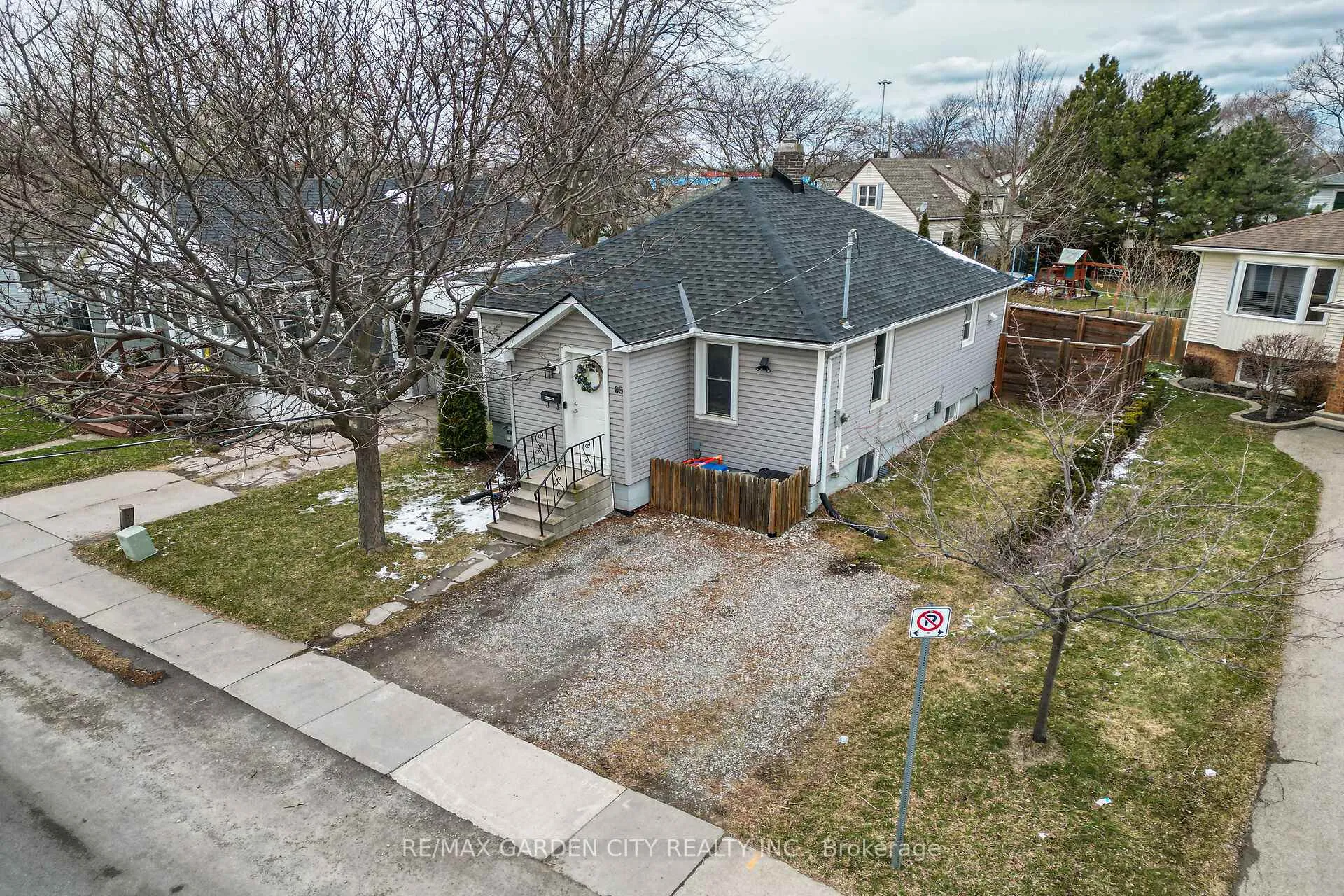 Photo 2 of 65 Scott Street W, St. Catharines, Haig — HOMEH