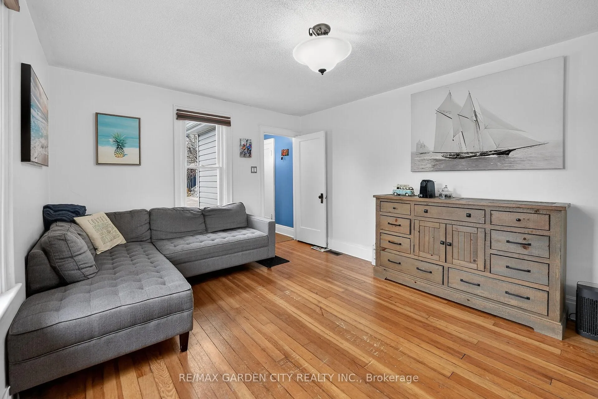 Photo 6 of 65 Scott Street W, St. Catharines, Haig — HOMEH
