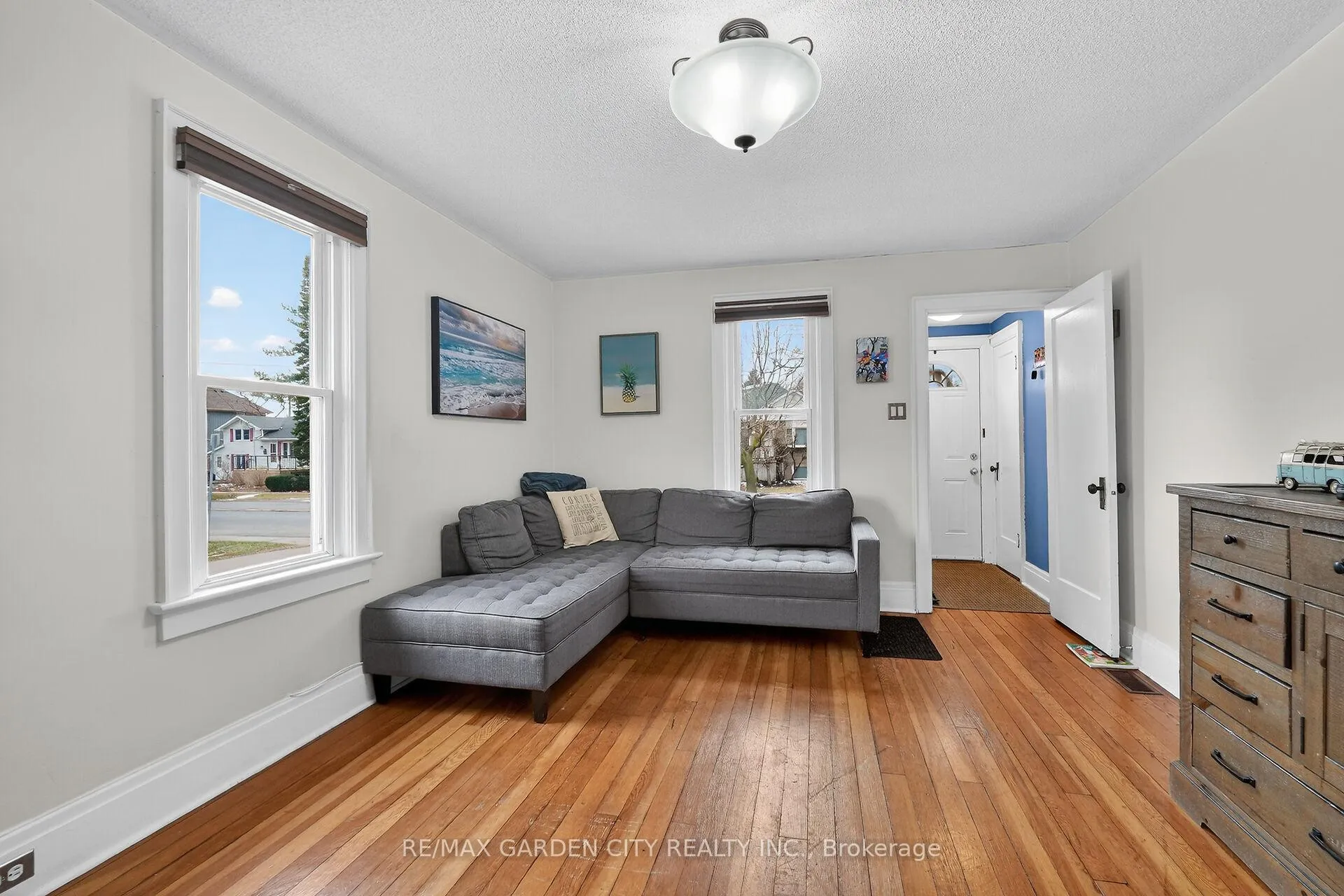 Photo 8 of 65 Scott Street W, St. Catharines, Haig — HOMEH
