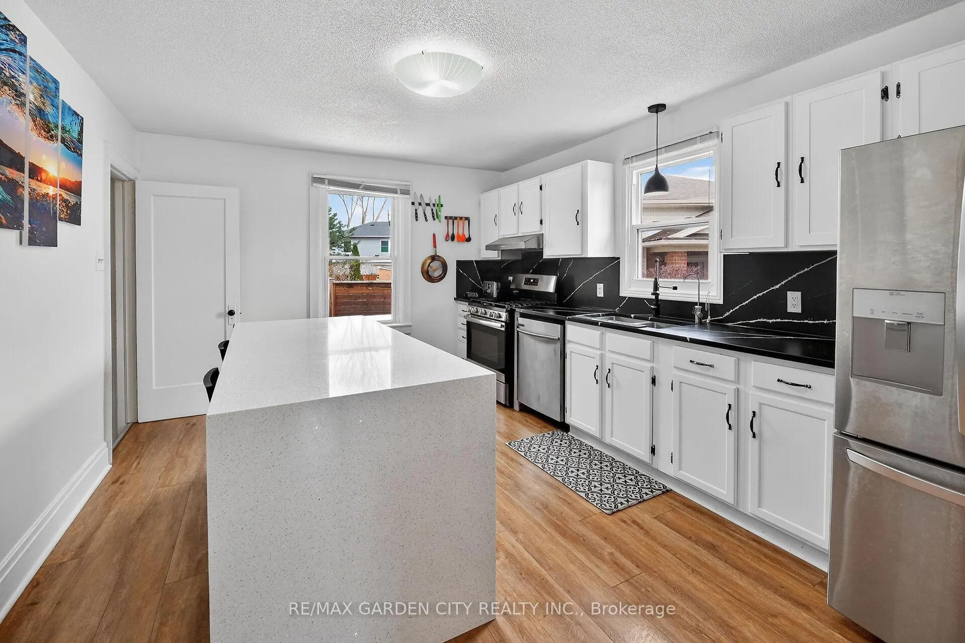 Photo 10 of 65 Scott Street W, St. Catharines, Haig — HOMEH