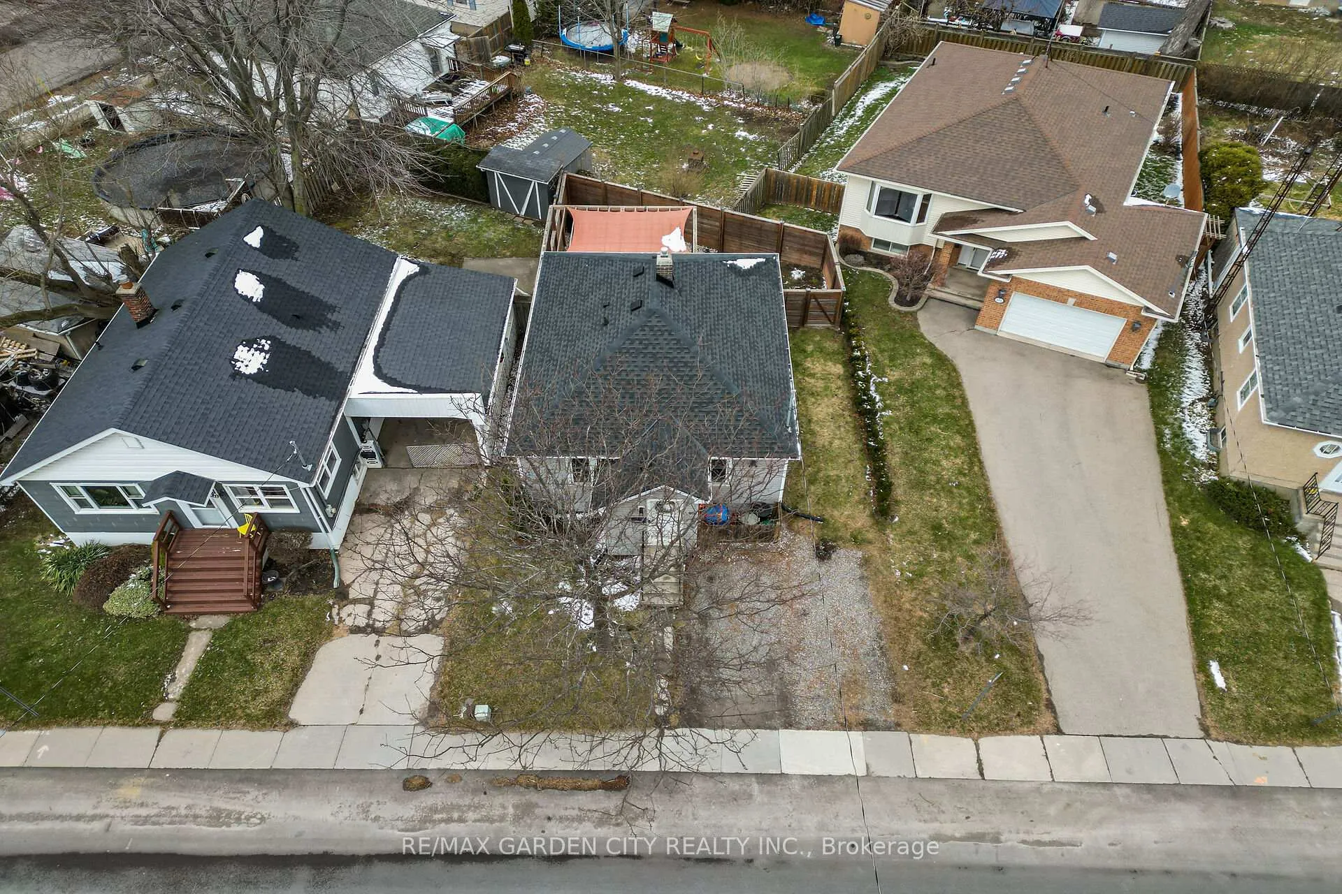 Photo 34 of 65 Scott Street W, St. Catharines, Haig — HOMEH
