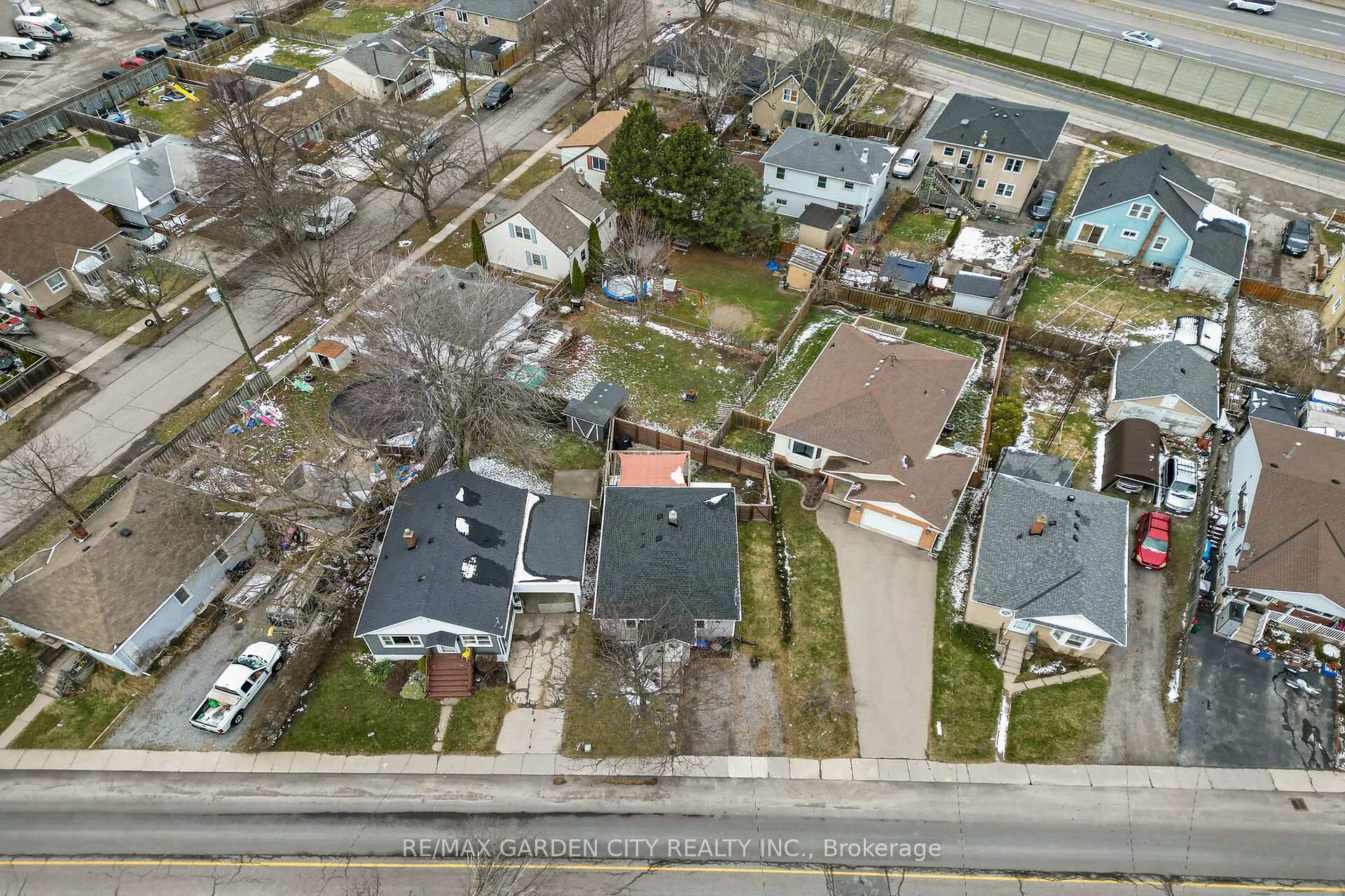 Photo 35 of 65 Scott Street W, St. Catharines, Haig — HOMEH