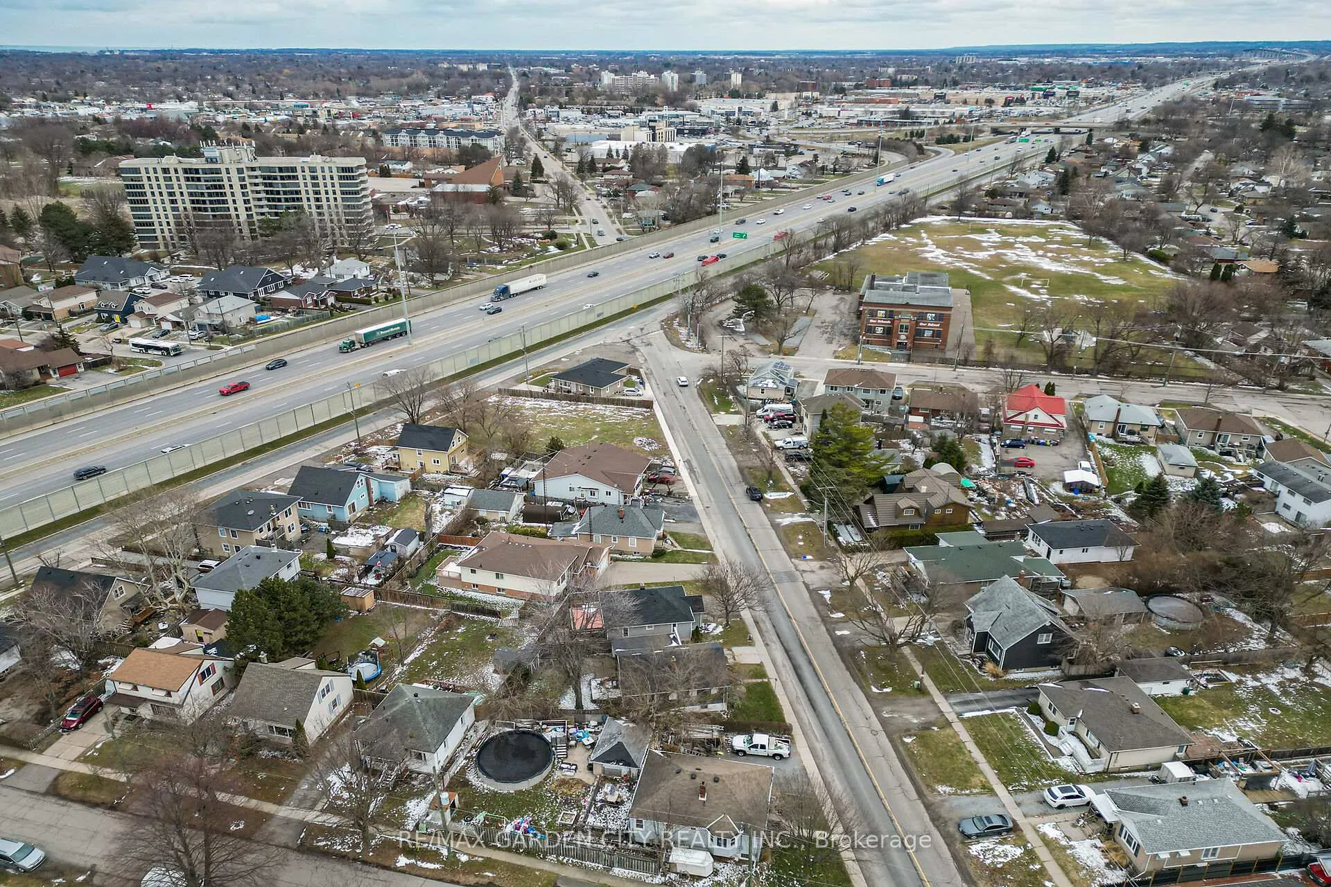 Photo 42 of 65 Scott Street W, St. Catharines, Haig — HOMEH
