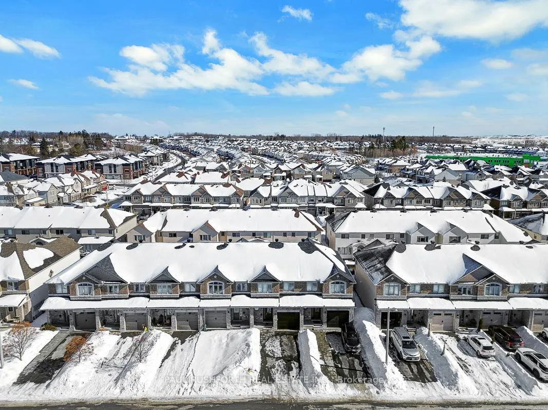 Photo 3 of 560 Du Pin Rouge Way, Ottawa, Mer Bleue/Bradley Estates/Anderson Park — HOMEH
