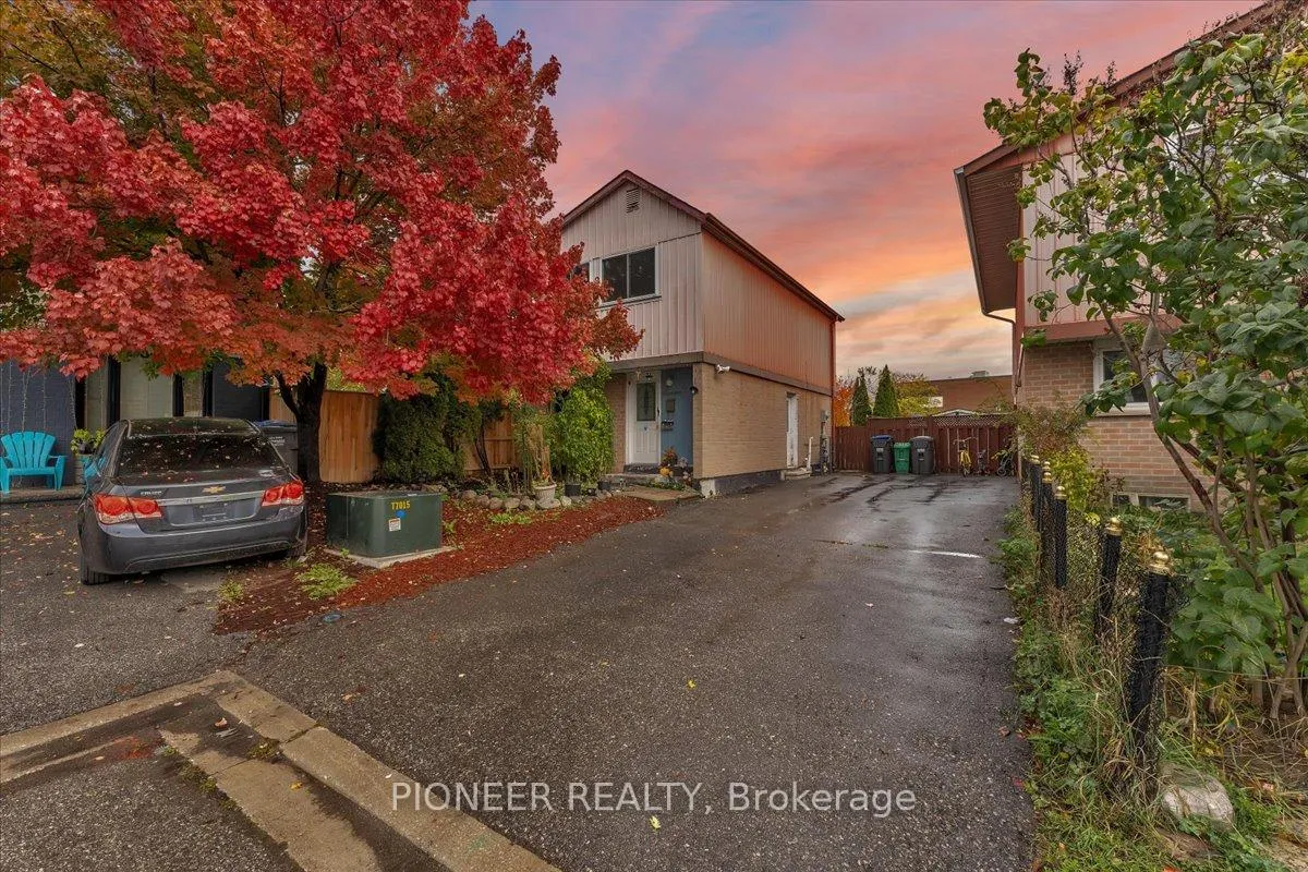 Front of 11 Great Oak Court