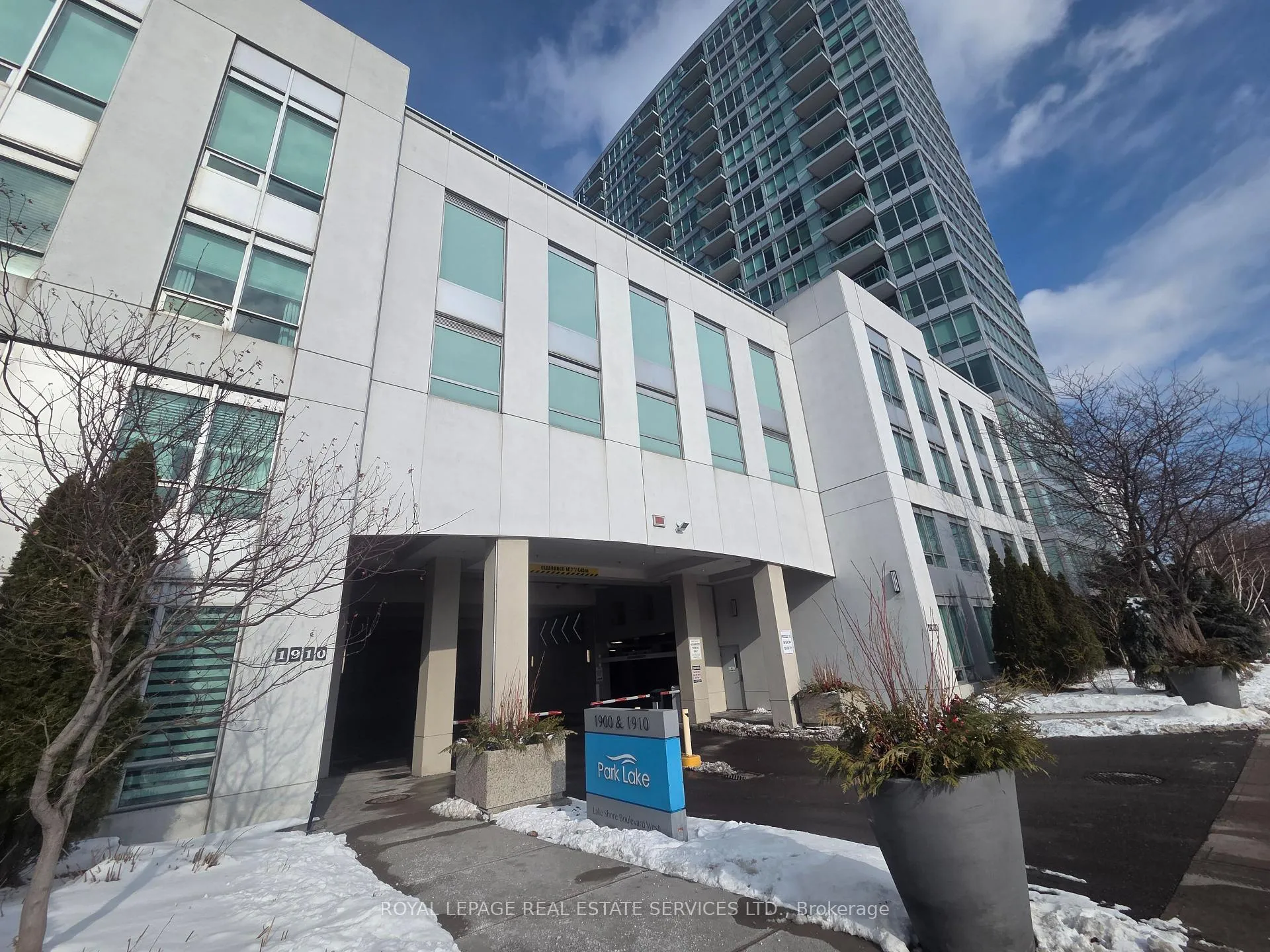Photo 2 of Unit 102, 1900 Lake Shore Boulevard, Toronto, High Park-Swansea — HOMEH