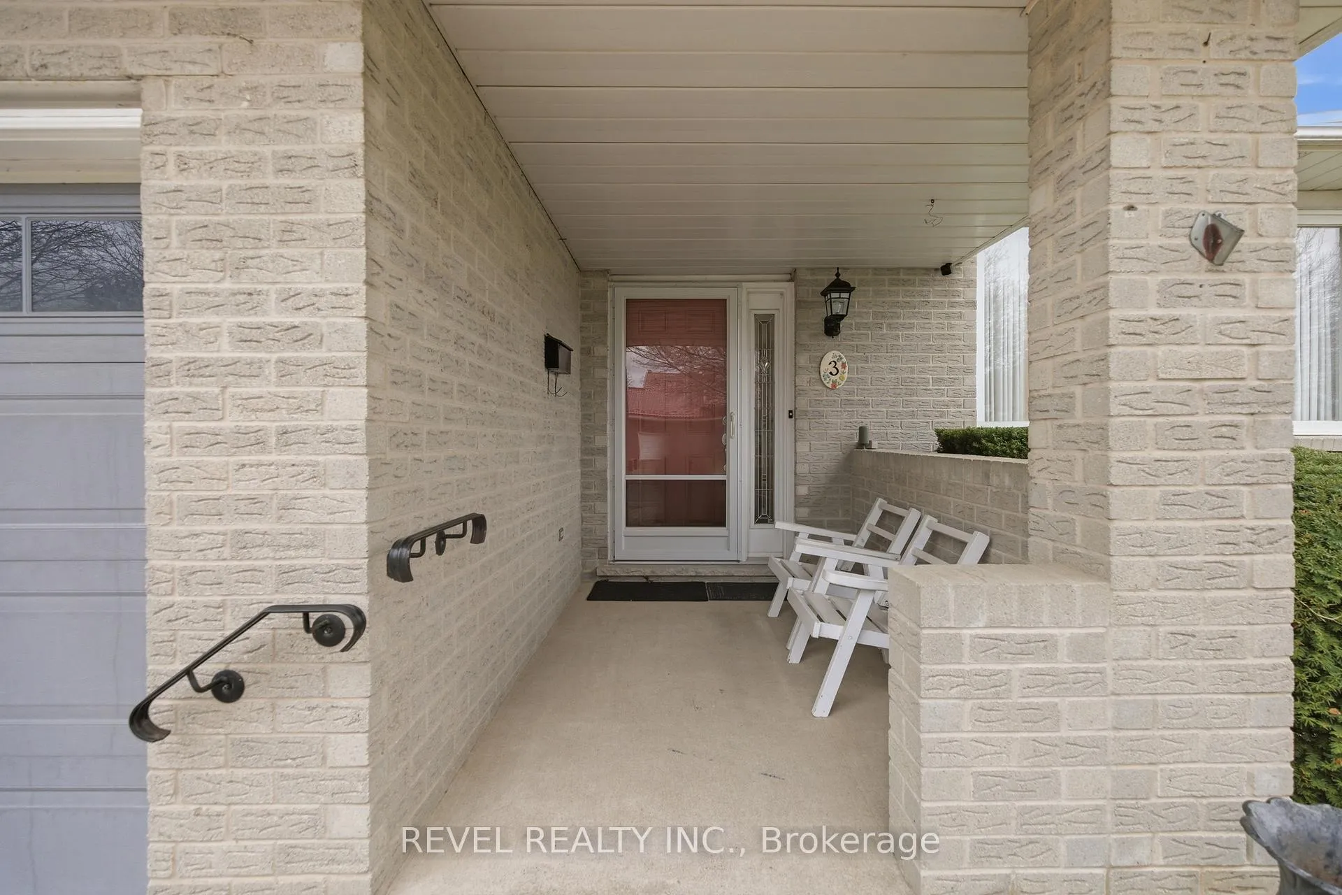 Photo 2 of 3 Elderwood Drive, St. Catharines, Grapeview — HOMEH