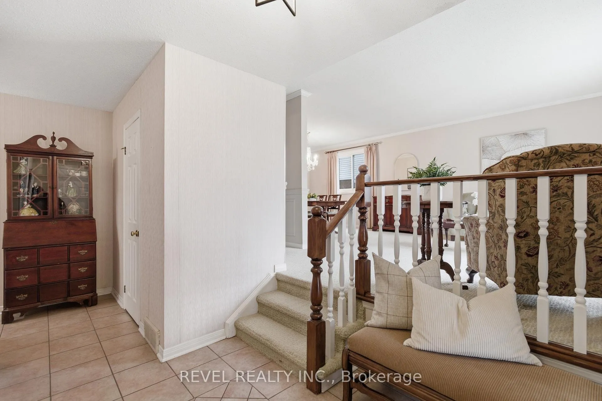 Photo 4 of 3 Elderwood Drive, St. Catharines, Grapeview — HOMEH