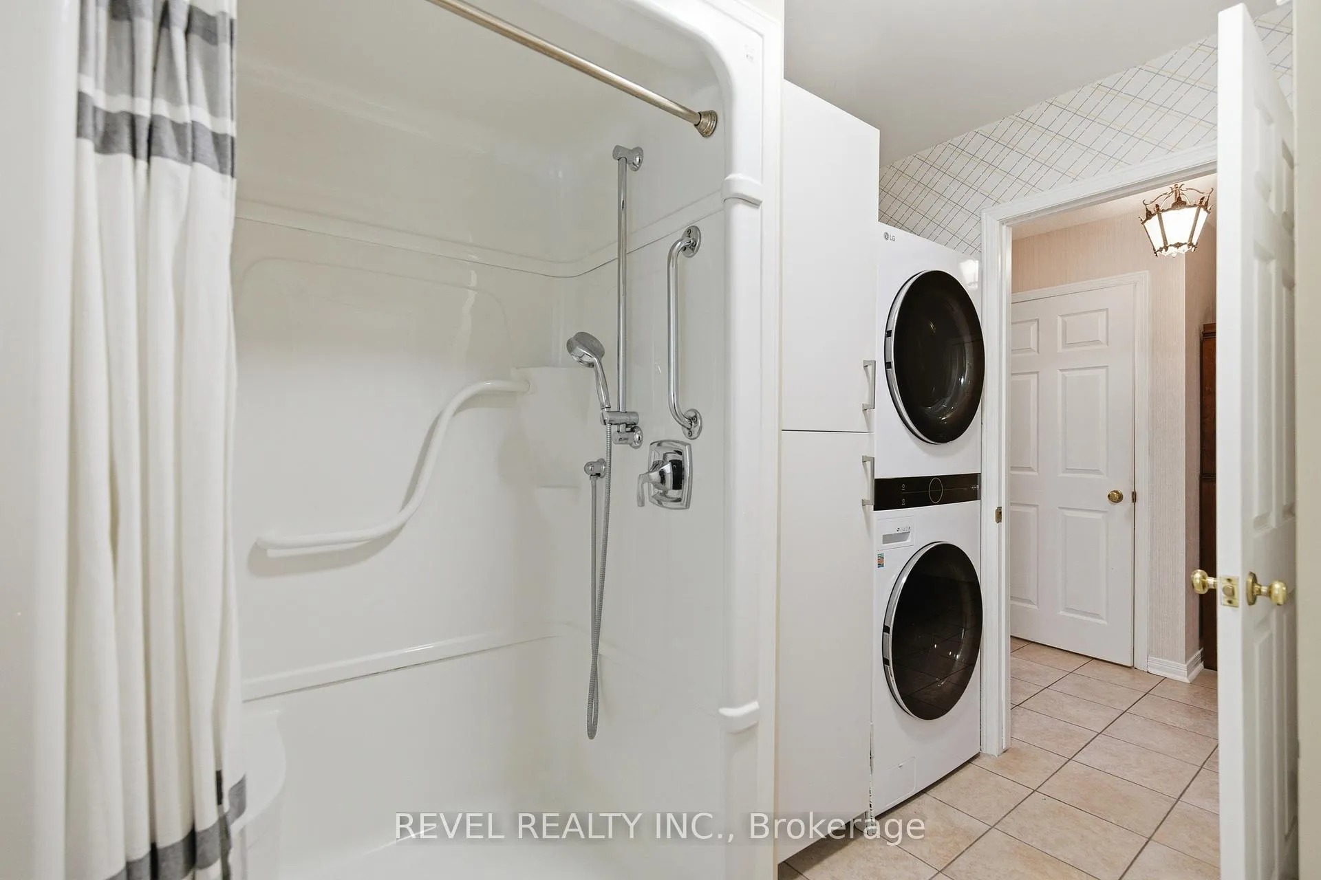 Photo 24 of 3 Elderwood Drive, St. Catharines, Grapeview — HOMEH