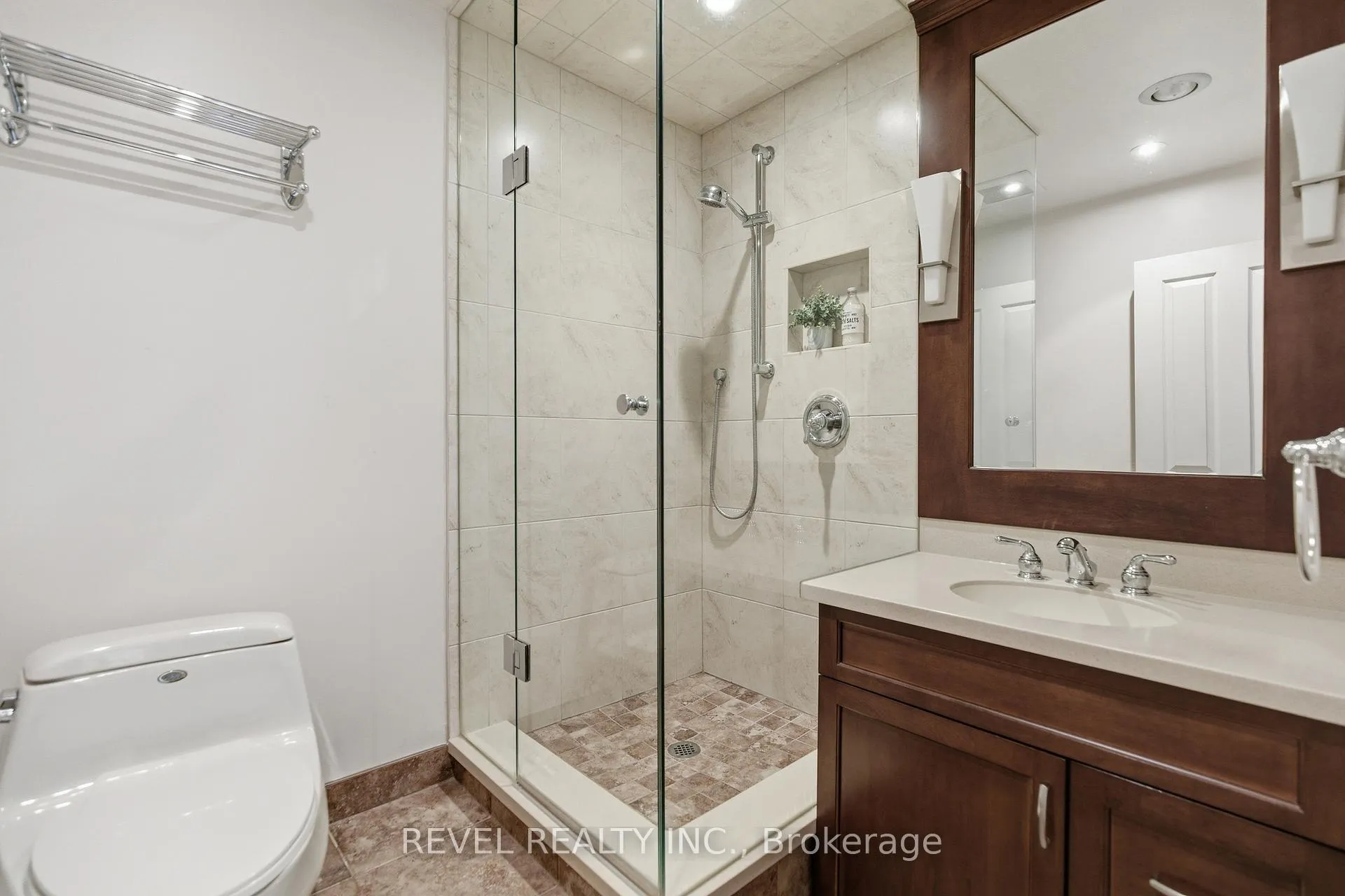 Photo 28 of 3 Elderwood Drive, St. Catharines, Grapeview — HOMEH