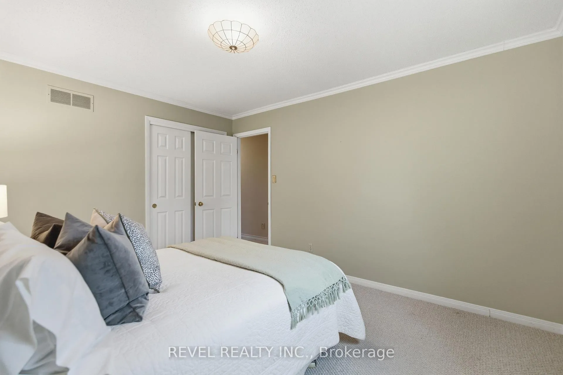 Photo 33 of 3 Elderwood Drive, St. Catharines, Grapeview — HOMEH
