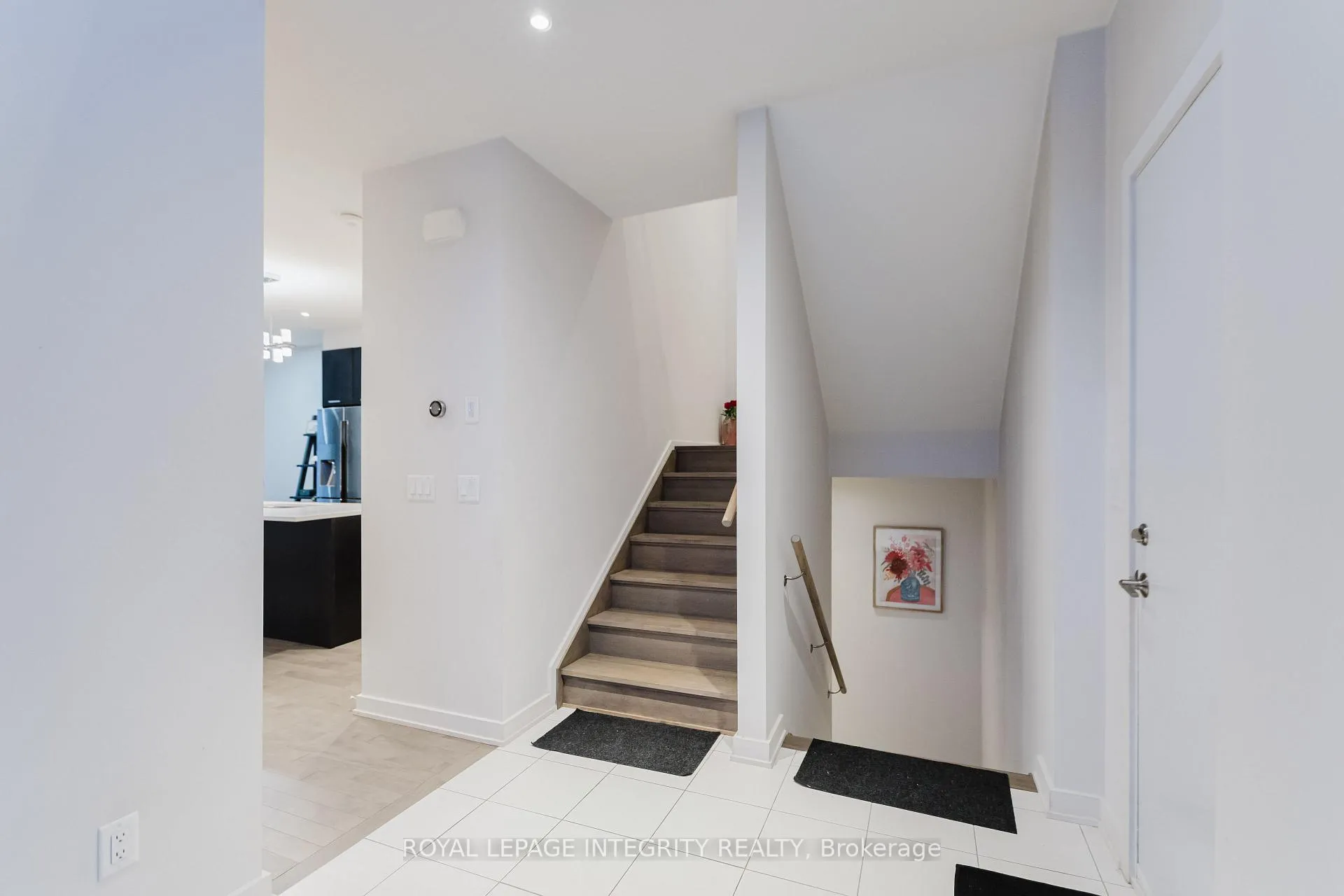 Photo 4 of 900 Chipping Circle, Ottawa, Riverside South/Gloucester Glen — HOMEH