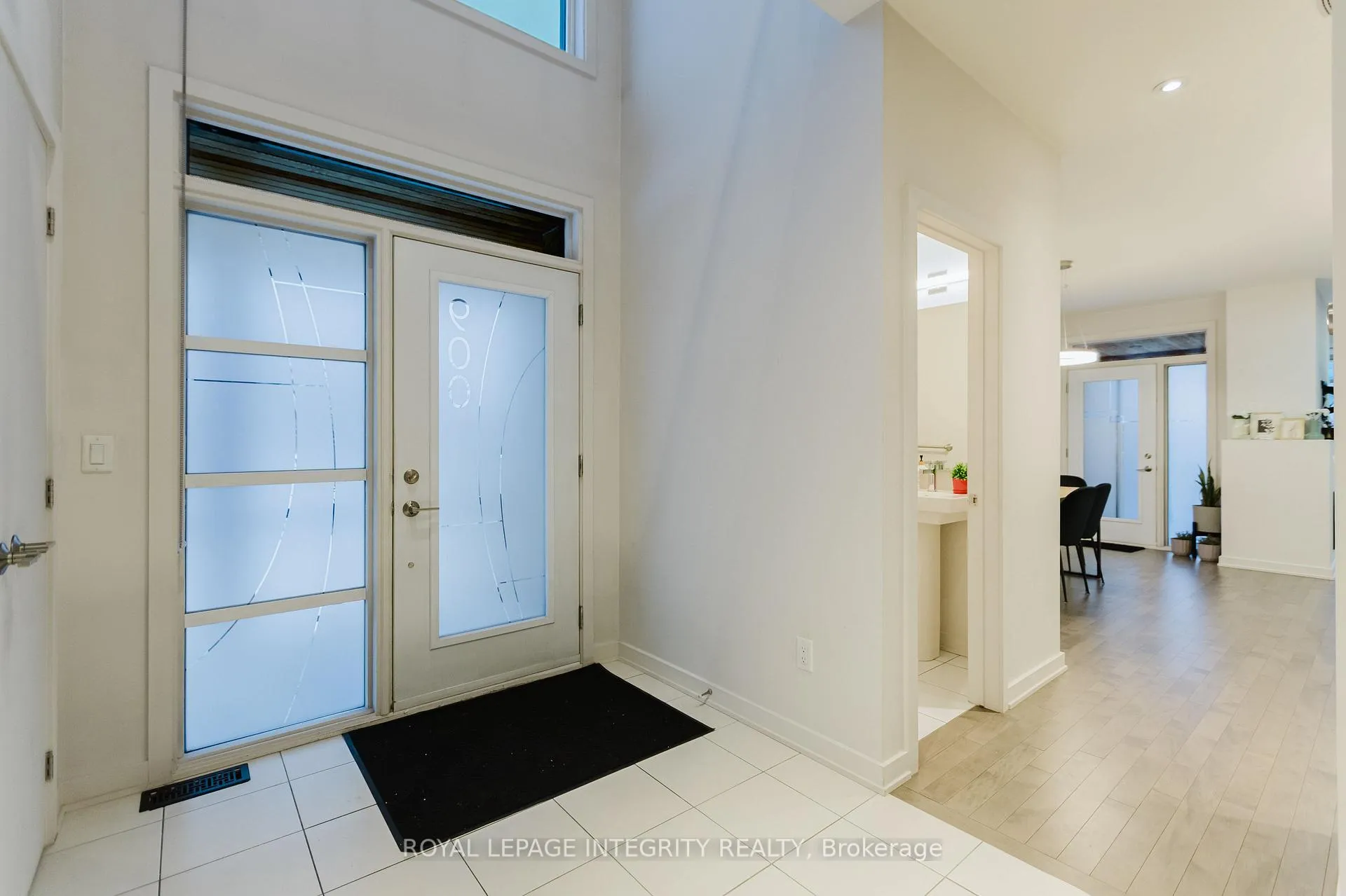 Photo 5 of 900 Chipping Circle, Ottawa, Riverside South/Gloucester Glen — HOMEH