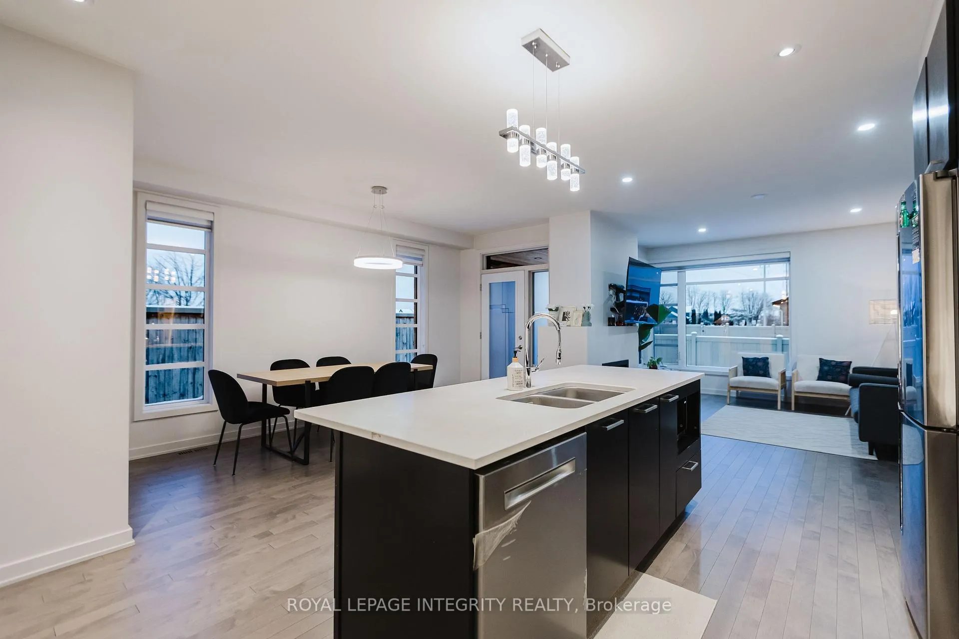 Photo 13 of 900 Chipping Circle, Ottawa, Riverside South/Gloucester Glen — HOMEH
