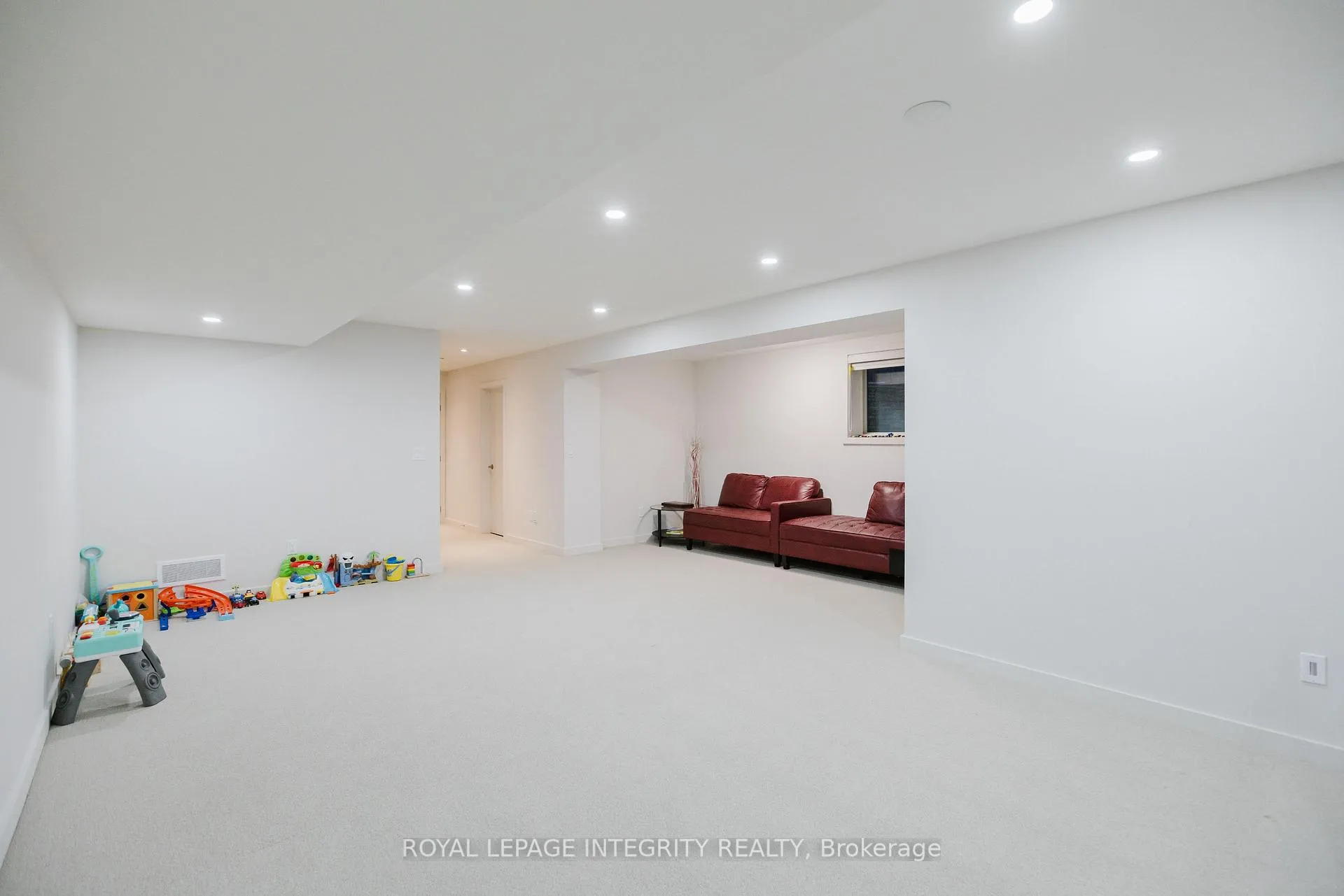 Photo 39 of 900 Chipping Circle, Ottawa, Riverside South/Gloucester Glen — HOMEH