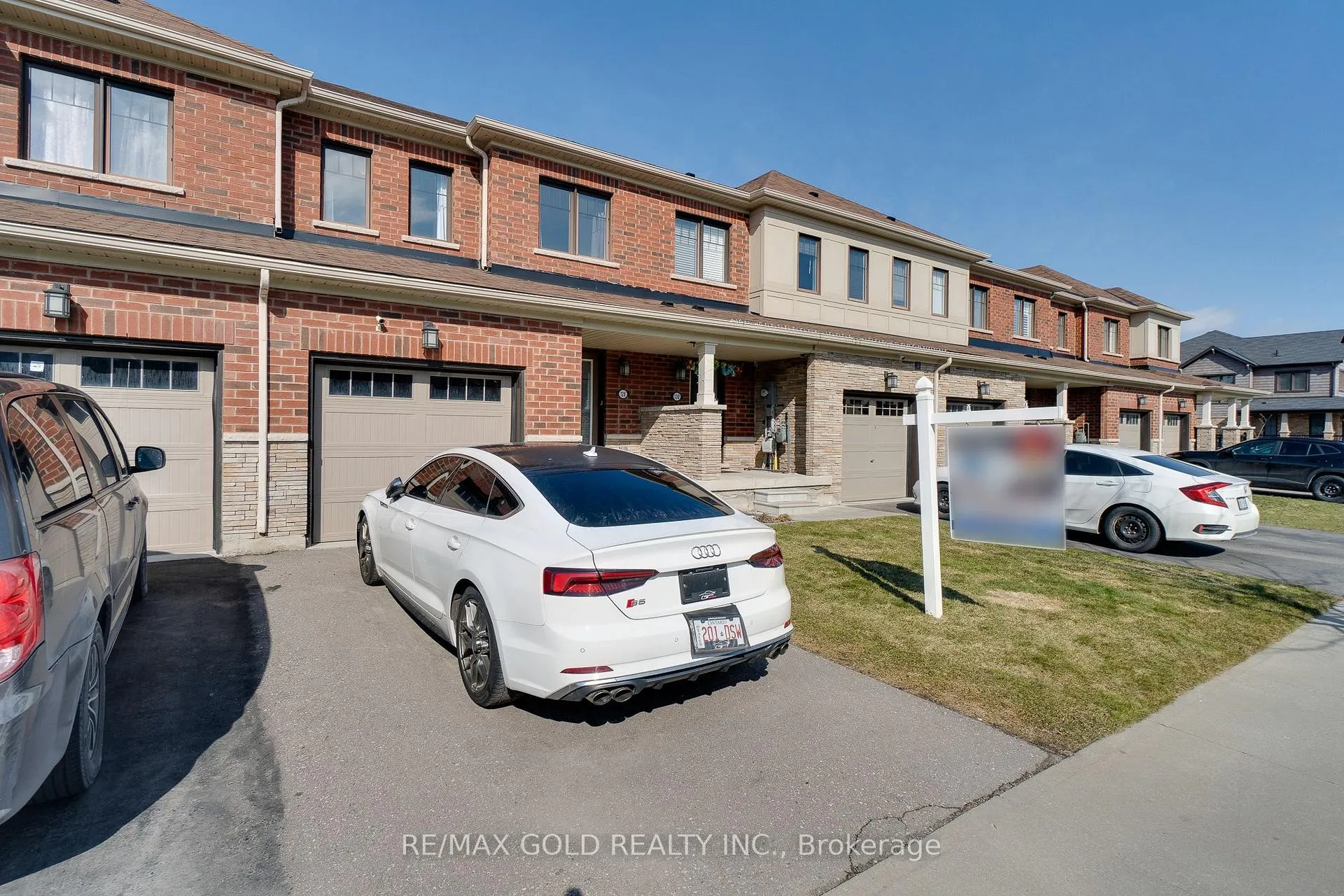 Photo 3 of 128 Pagebrook Crescent, Hamilton, Stoney Creek Mountain — HOMEH