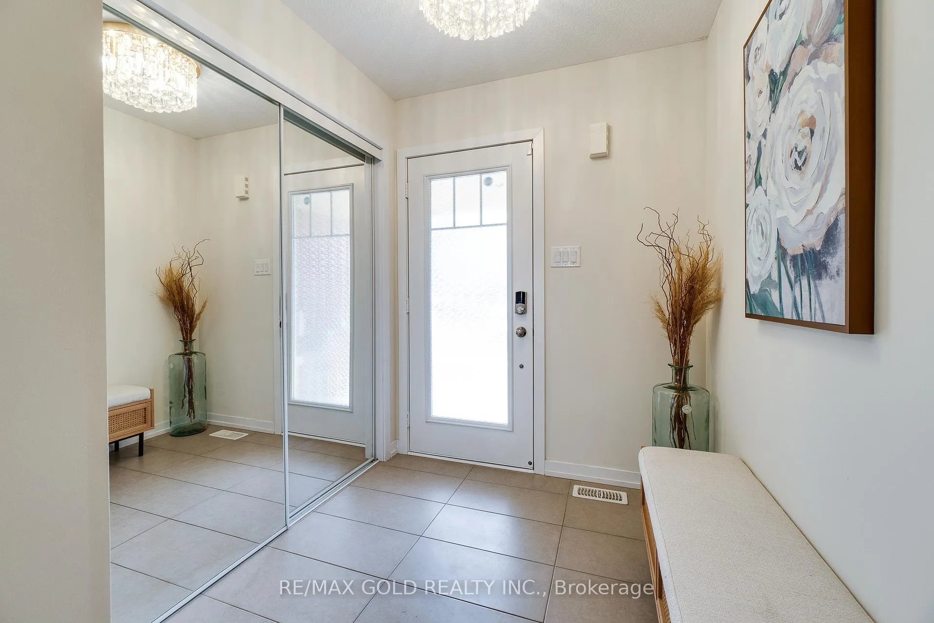 Photo 5 of 128 Pagebrook Crescent, Hamilton, Stoney Creek Mountain — HOMEH