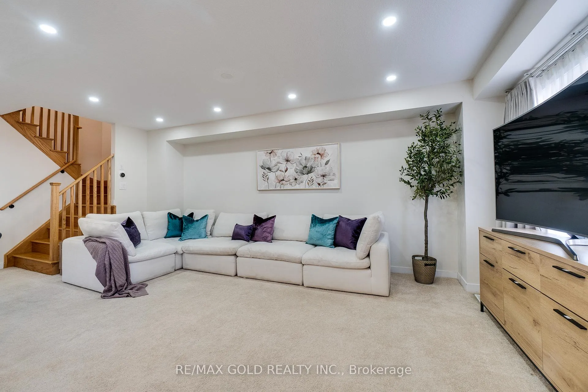 Photo 9 of 128 Pagebrook Crescent, Hamilton, Stoney Creek Mountain — HOMEH