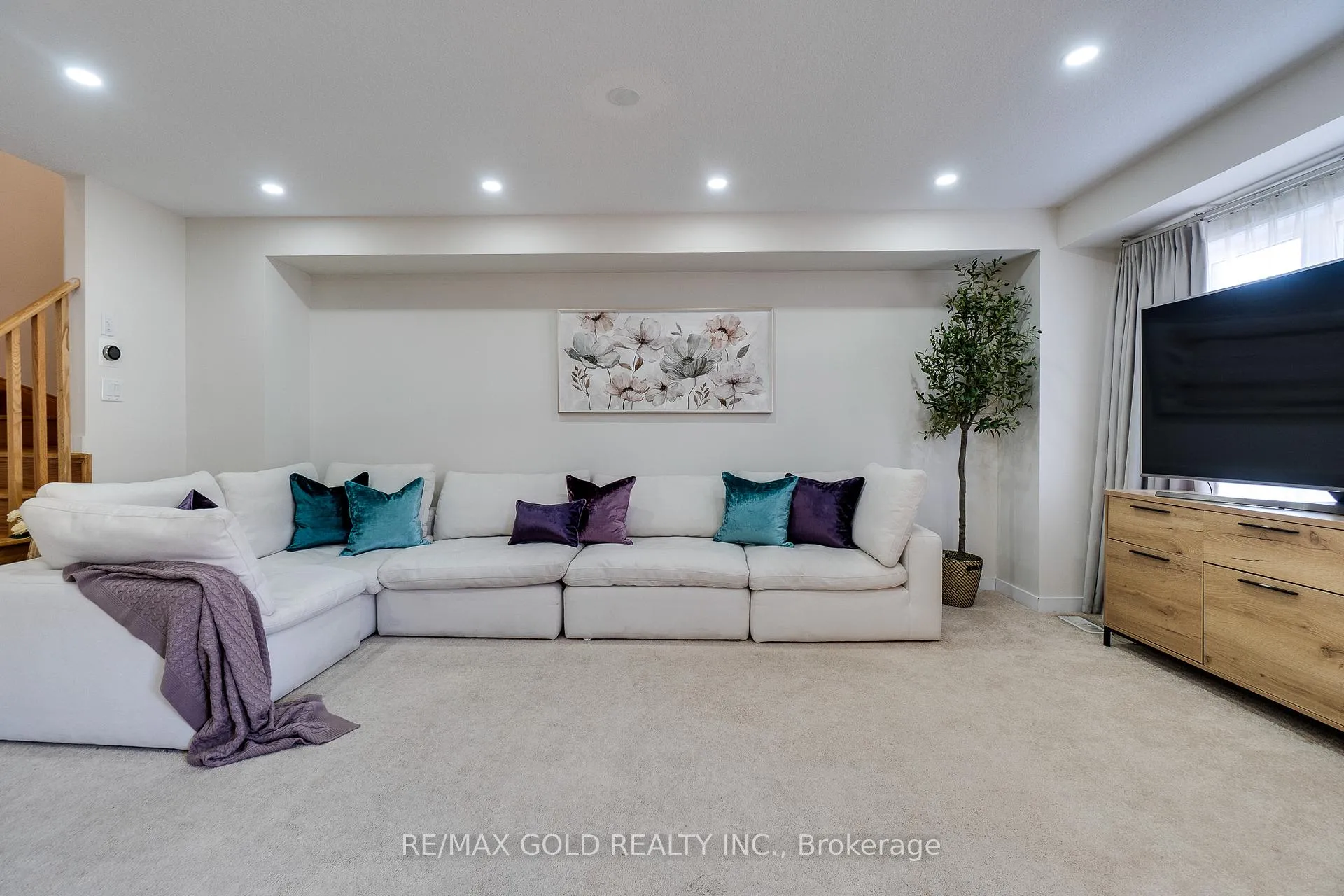 Photo 10 of 128 Pagebrook Crescent, Hamilton, Stoney Creek Mountain — HOMEH