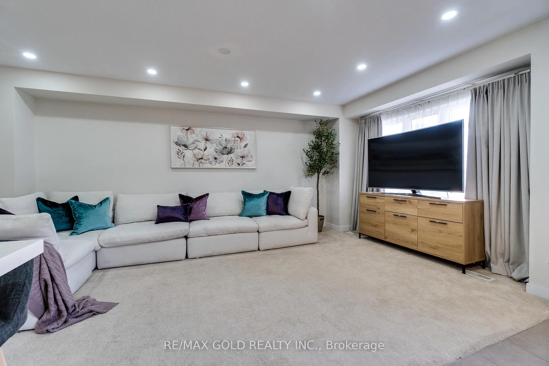 Photo 11 of 128 Pagebrook Crescent, Hamilton, Stoney Creek Mountain — HOMEH