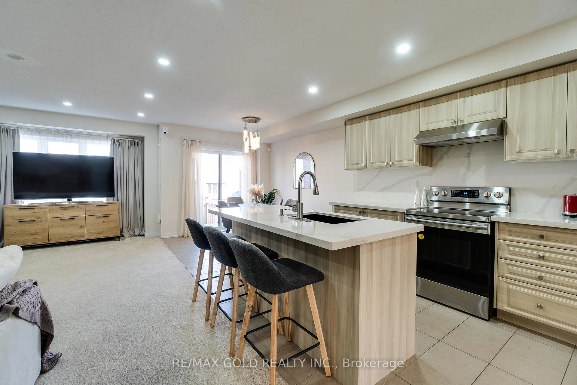 Photo 12 of 128 Pagebrook Crescent, Hamilton, Stoney Creek Mountain — HOMEH