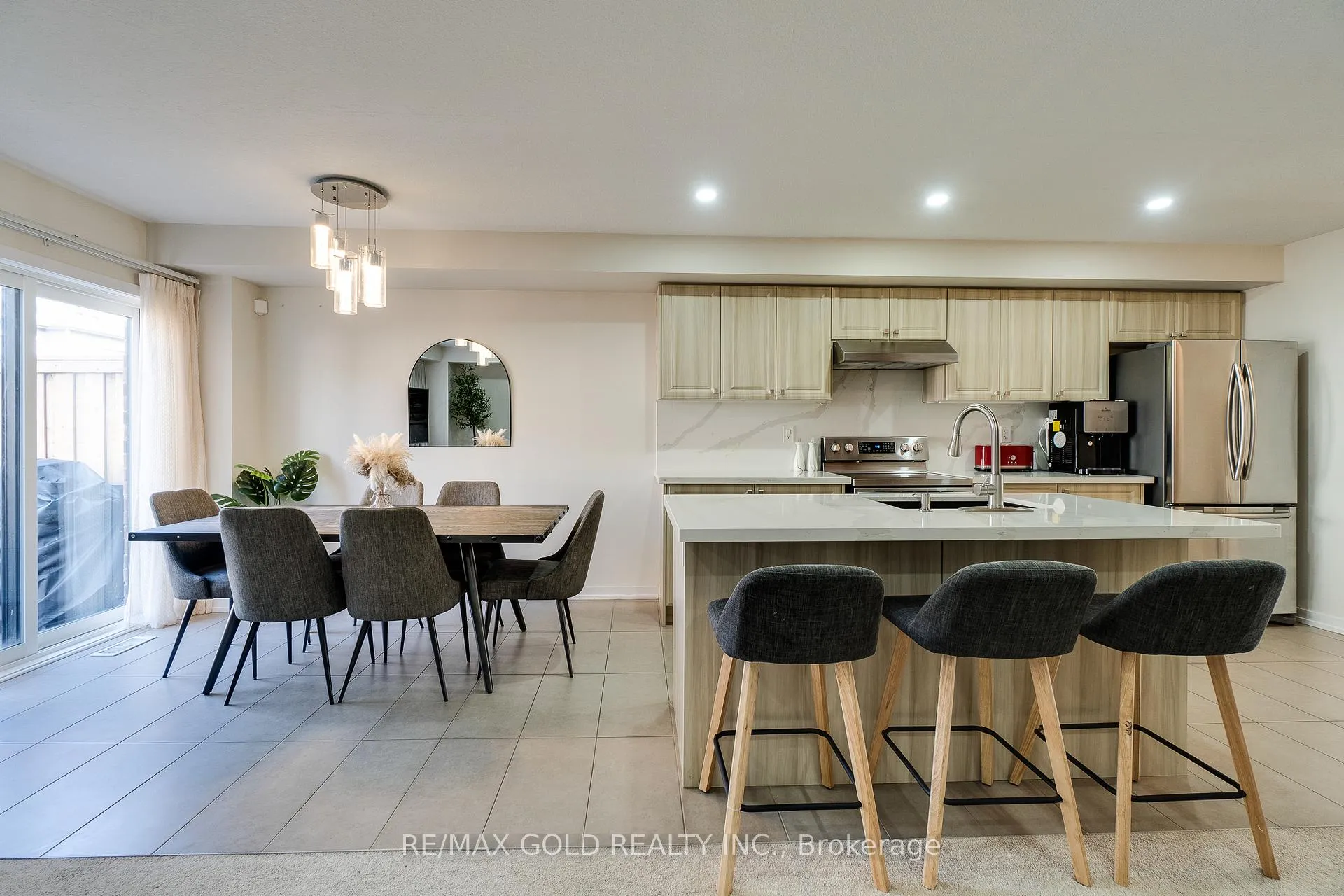 Photo 14 of 128 Pagebrook Crescent, Hamilton, Stoney Creek Mountain — HOMEH
