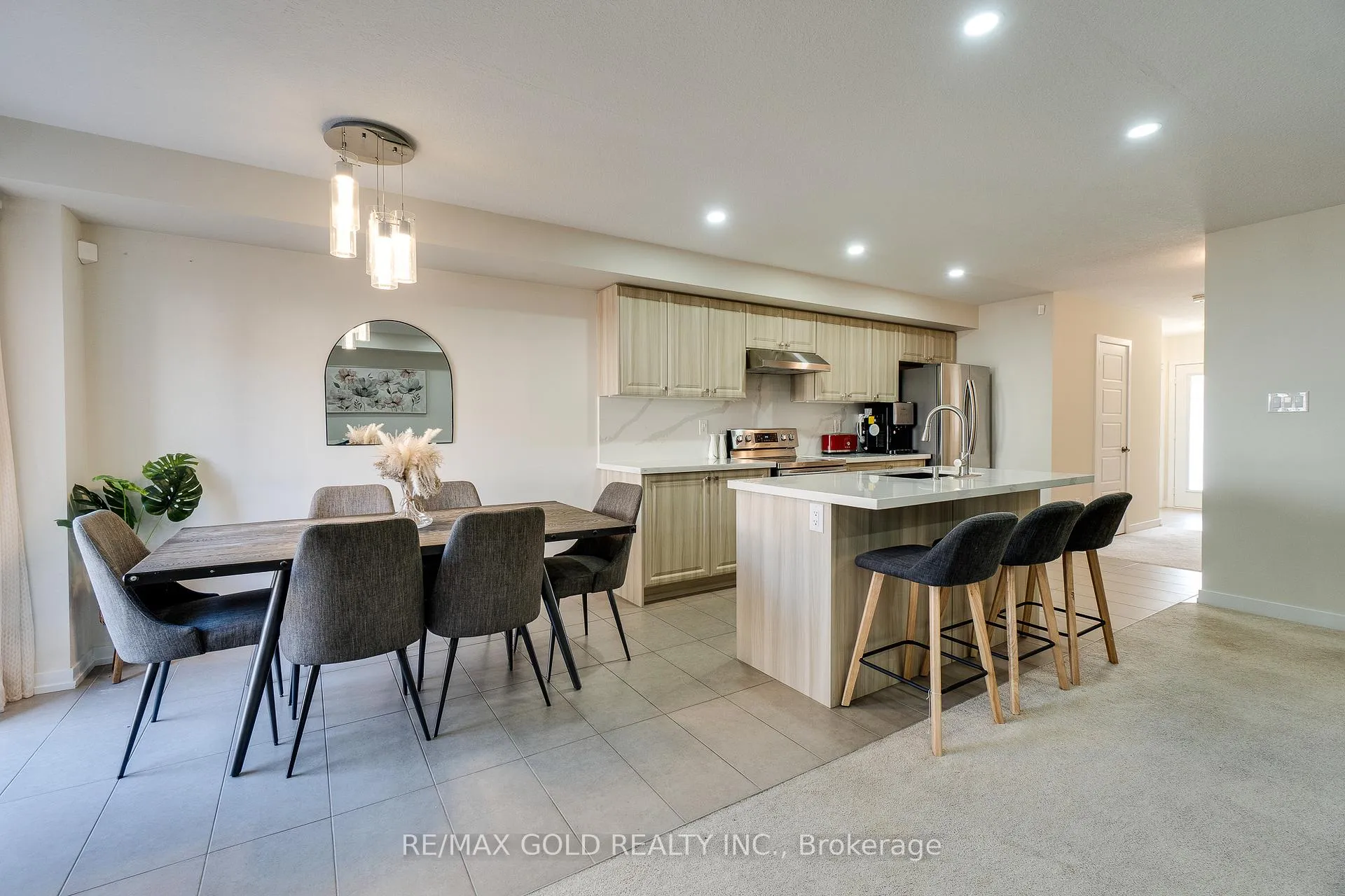 Photo 15 of 128 Pagebrook Crescent, Hamilton, Stoney Creek Mountain — HOMEH