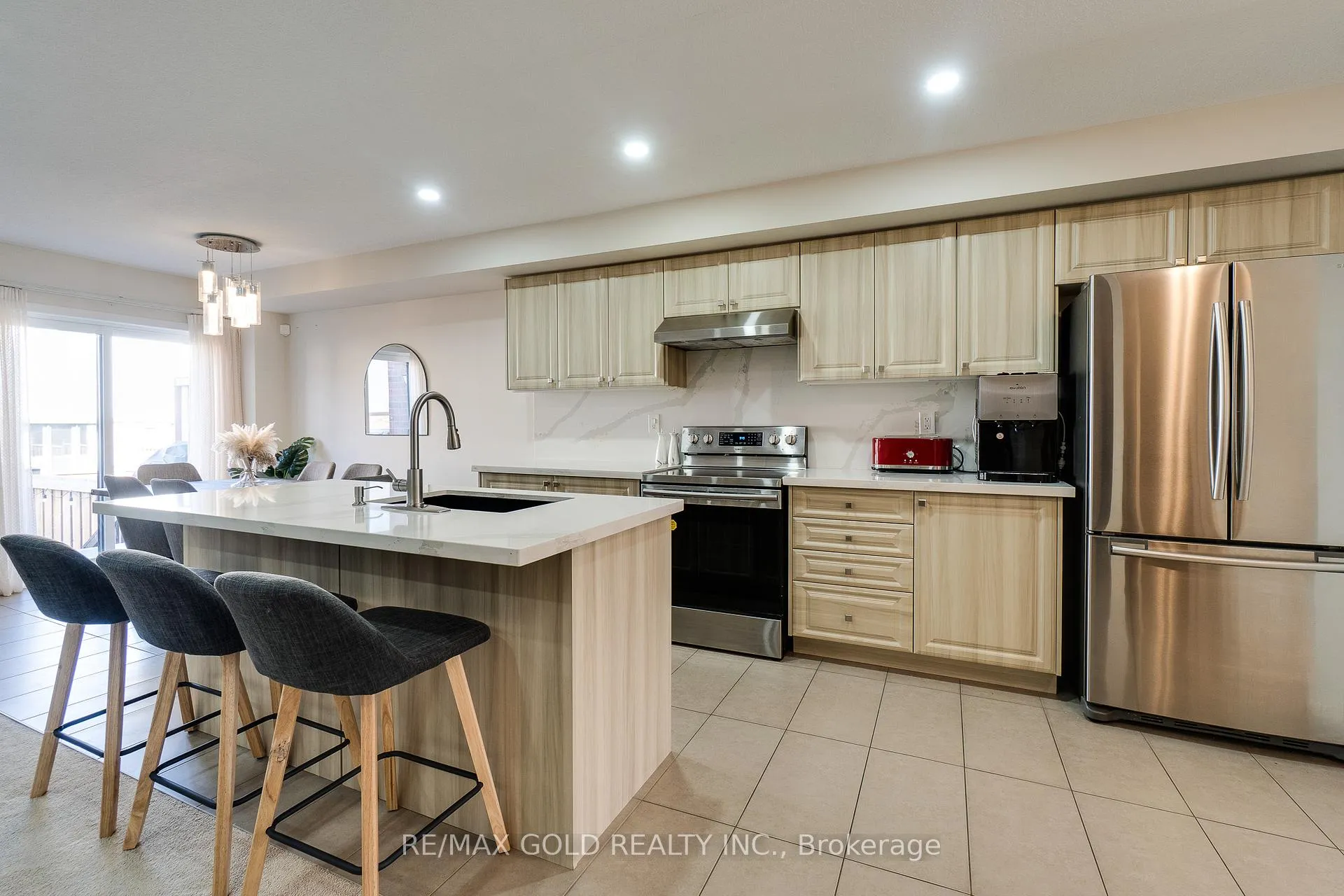 Photo 16 of 128 Pagebrook Crescent, Hamilton, Stoney Creek Mountain — HOMEH