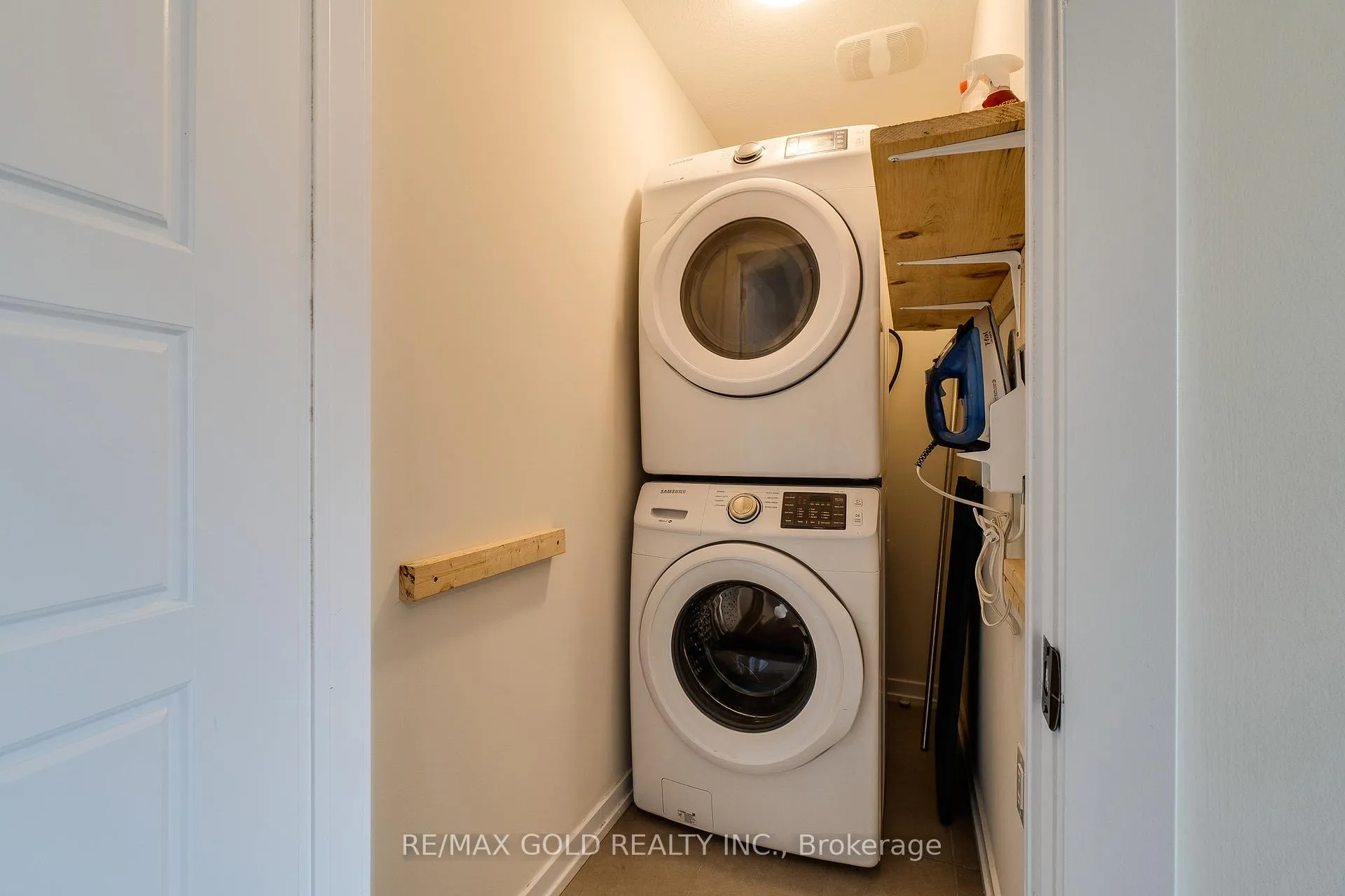 Photo 24 of 128 Pagebrook Crescent, Hamilton, Stoney Creek Mountain — HOMEH