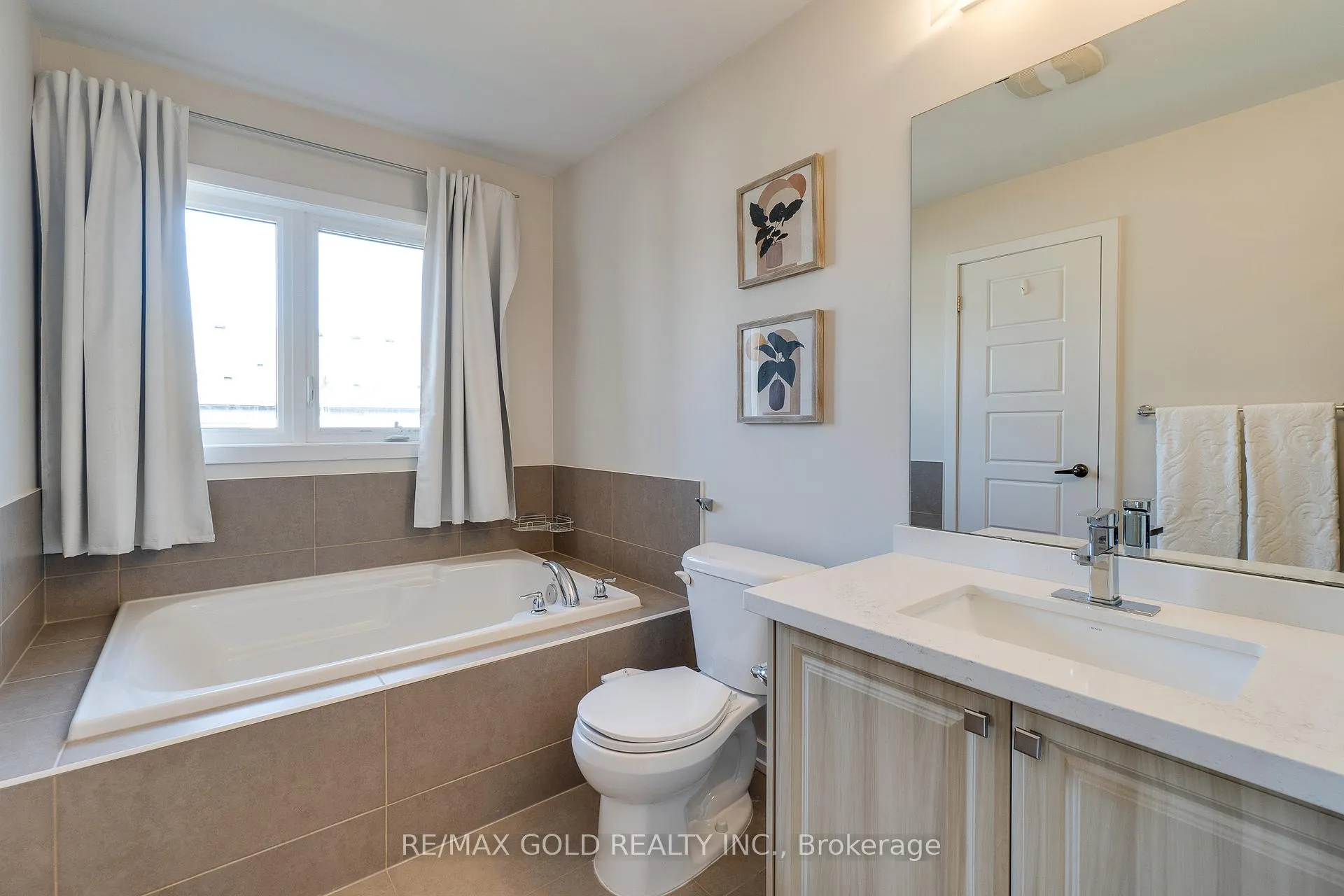 Photo 29 of 128 Pagebrook Crescent, Hamilton, Stoney Creek Mountain — HOMEH