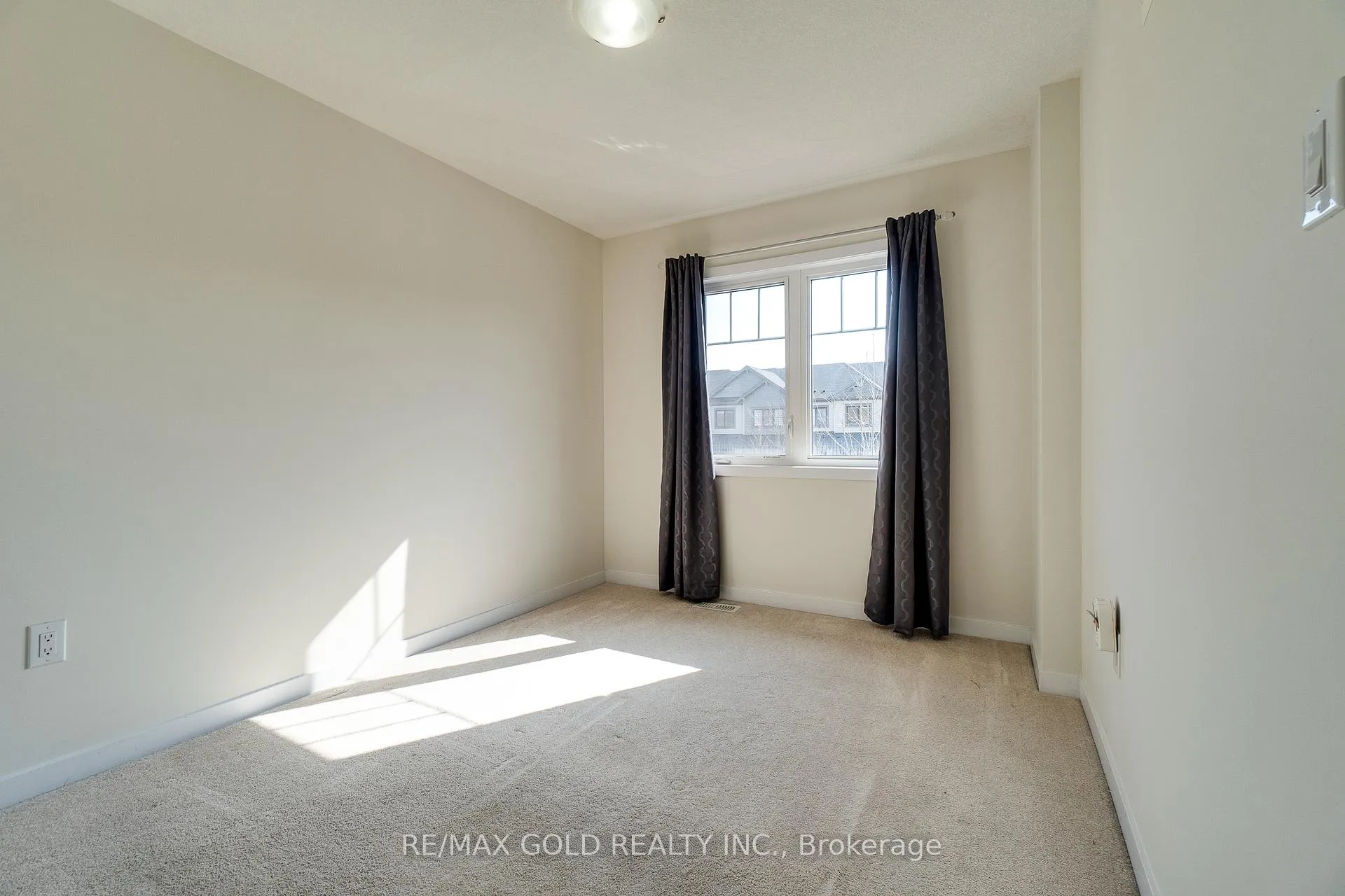 Photo 33 of 128 Pagebrook Crescent, Hamilton, Stoney Creek Mountain — HOMEH