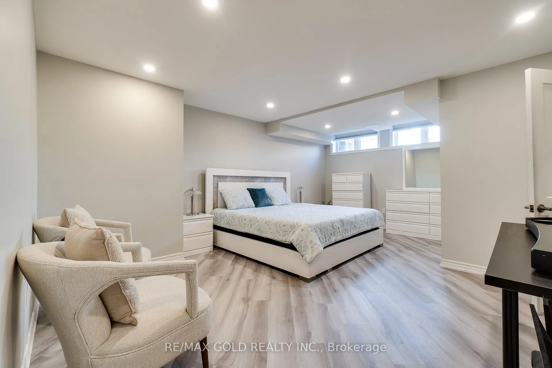 Photo 36 of 128 Pagebrook Crescent, Hamilton, Stoney Creek Mountain — HOMEH