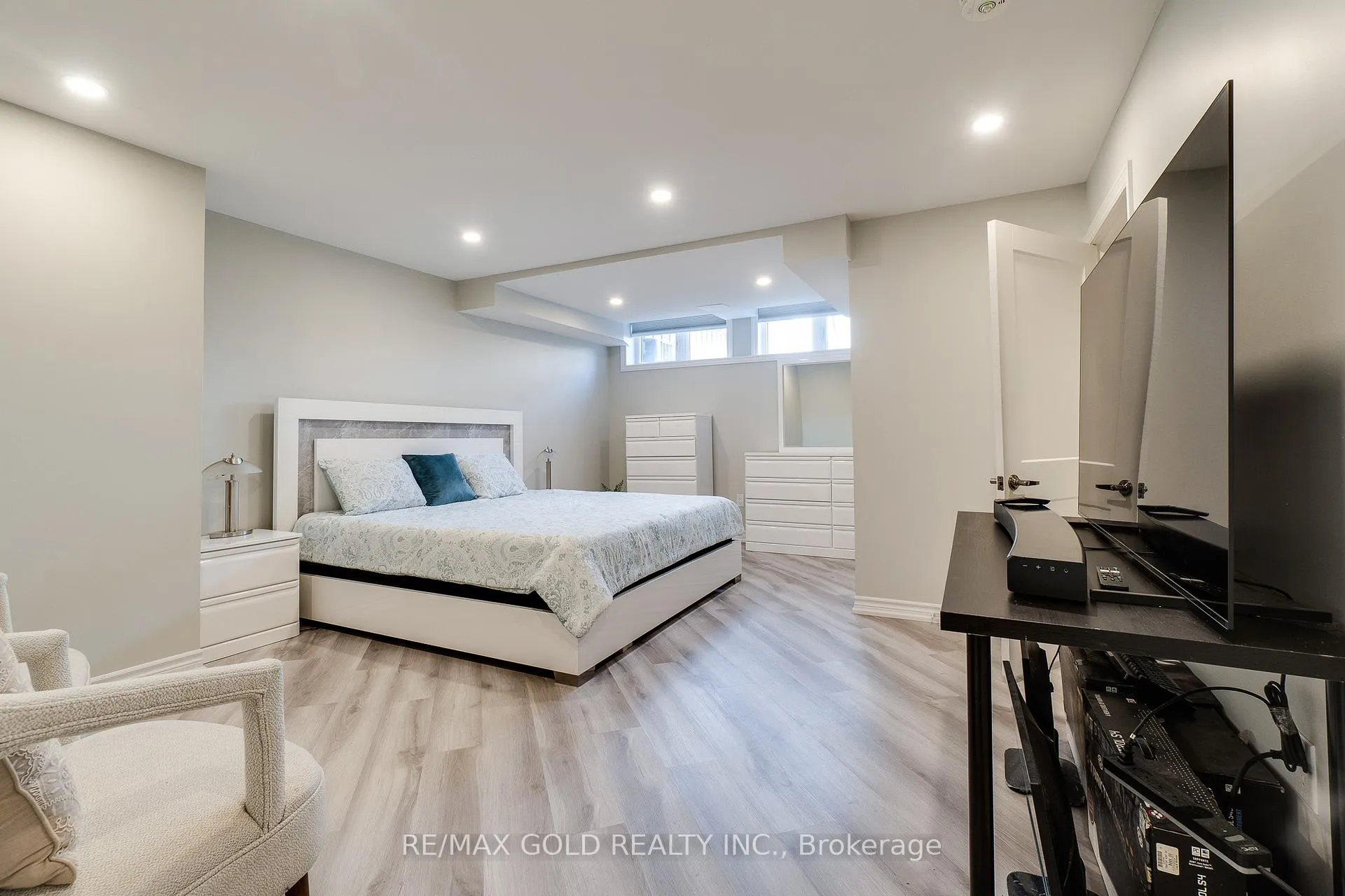 Photo 37 of 128 Pagebrook Crescent, Hamilton, Stoney Creek Mountain — HOMEH