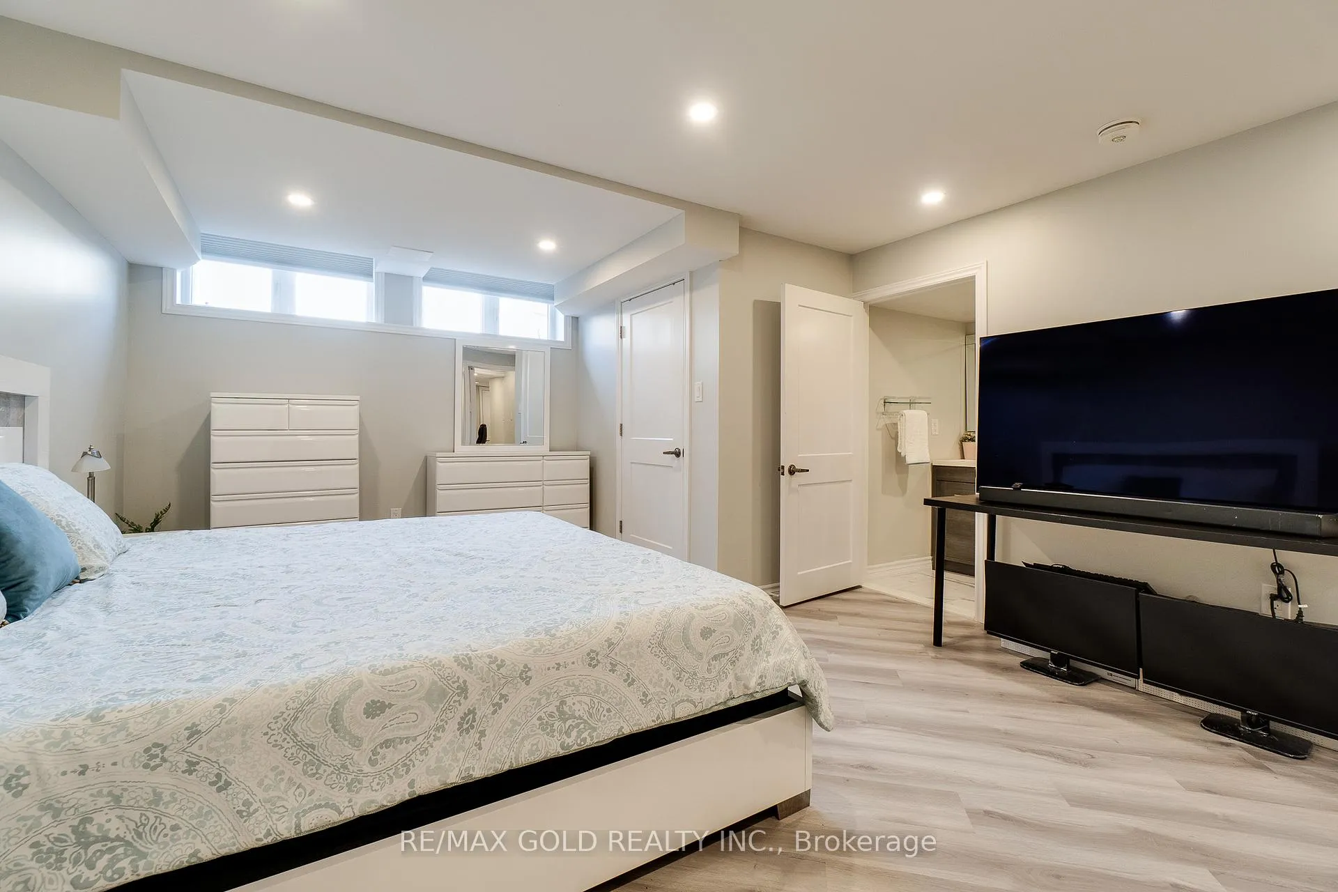 Photo 40 of 128 Pagebrook Crescent, Hamilton, Stoney Creek Mountain — HOMEH