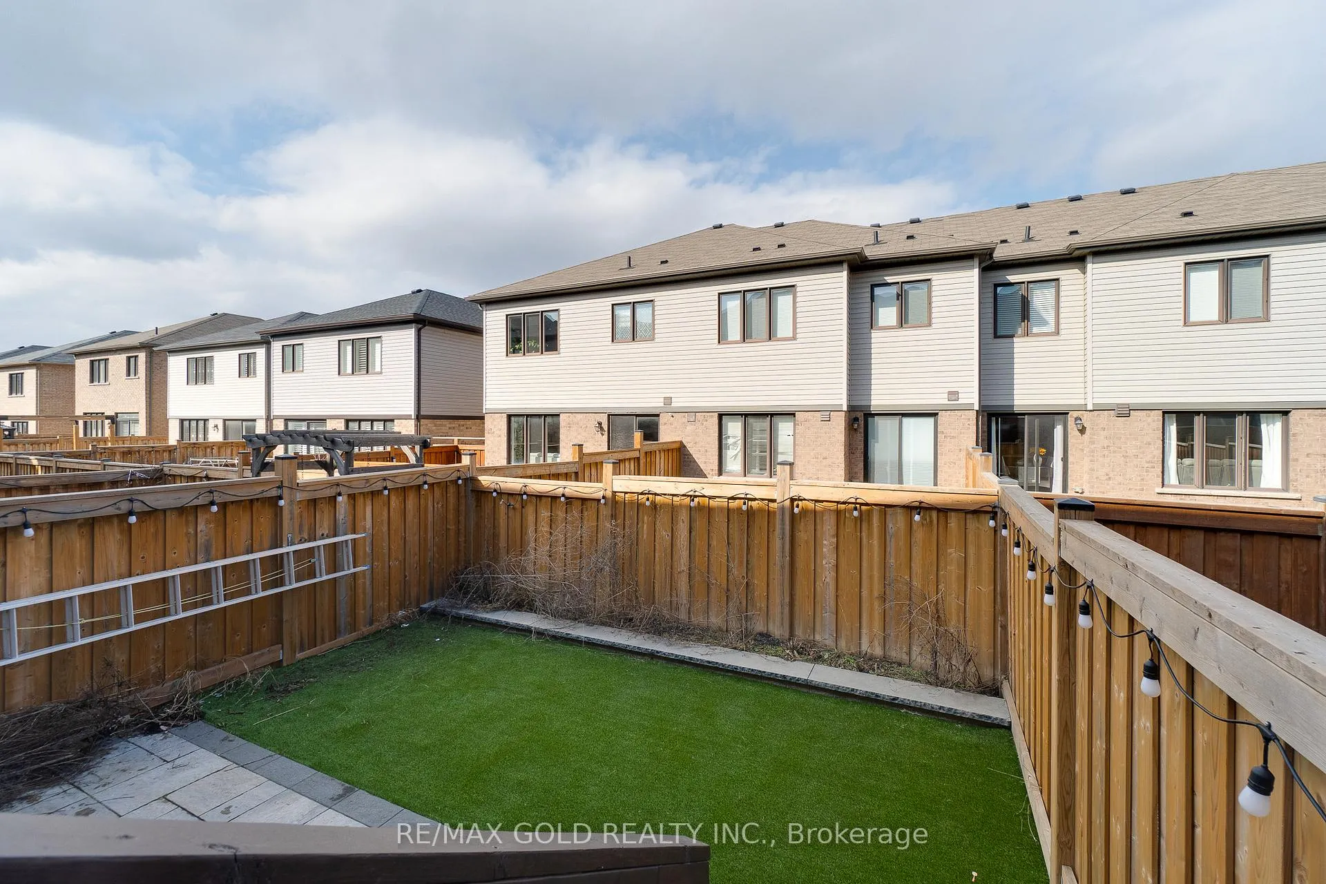 Photo 46 of 128 Pagebrook Crescent, Hamilton, Stoney Creek Mountain — HOMEH