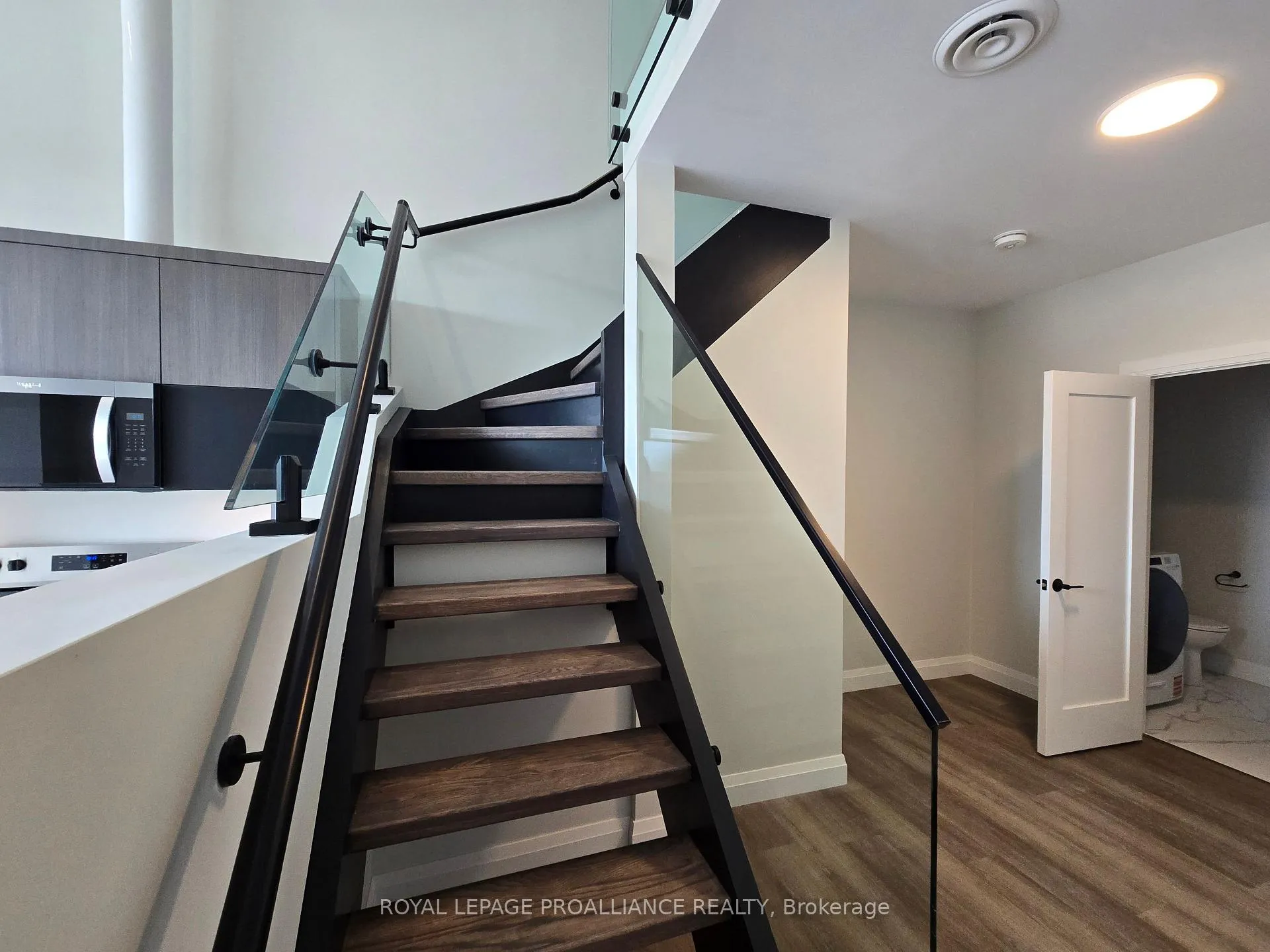 Photo 13 of Unit 203, 241 Front Street, Belleville, Belleville Ward — HOMEH