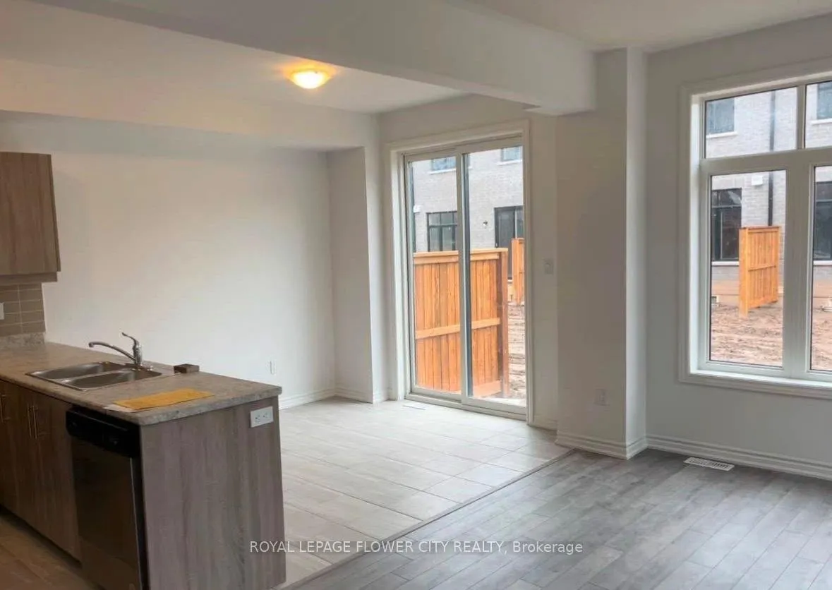 Photo 5 of Unit 12, 7360 Sandy Ridge Common, Niagara Falls, Oldfield — HOMEH