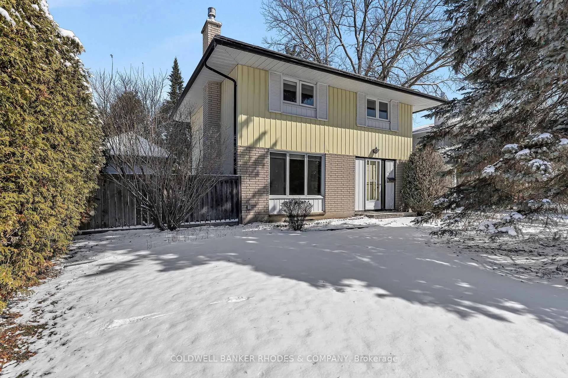 Photo 2 of 22 Dayton Crescent, Ottawa, Leslie Park — HOMEH