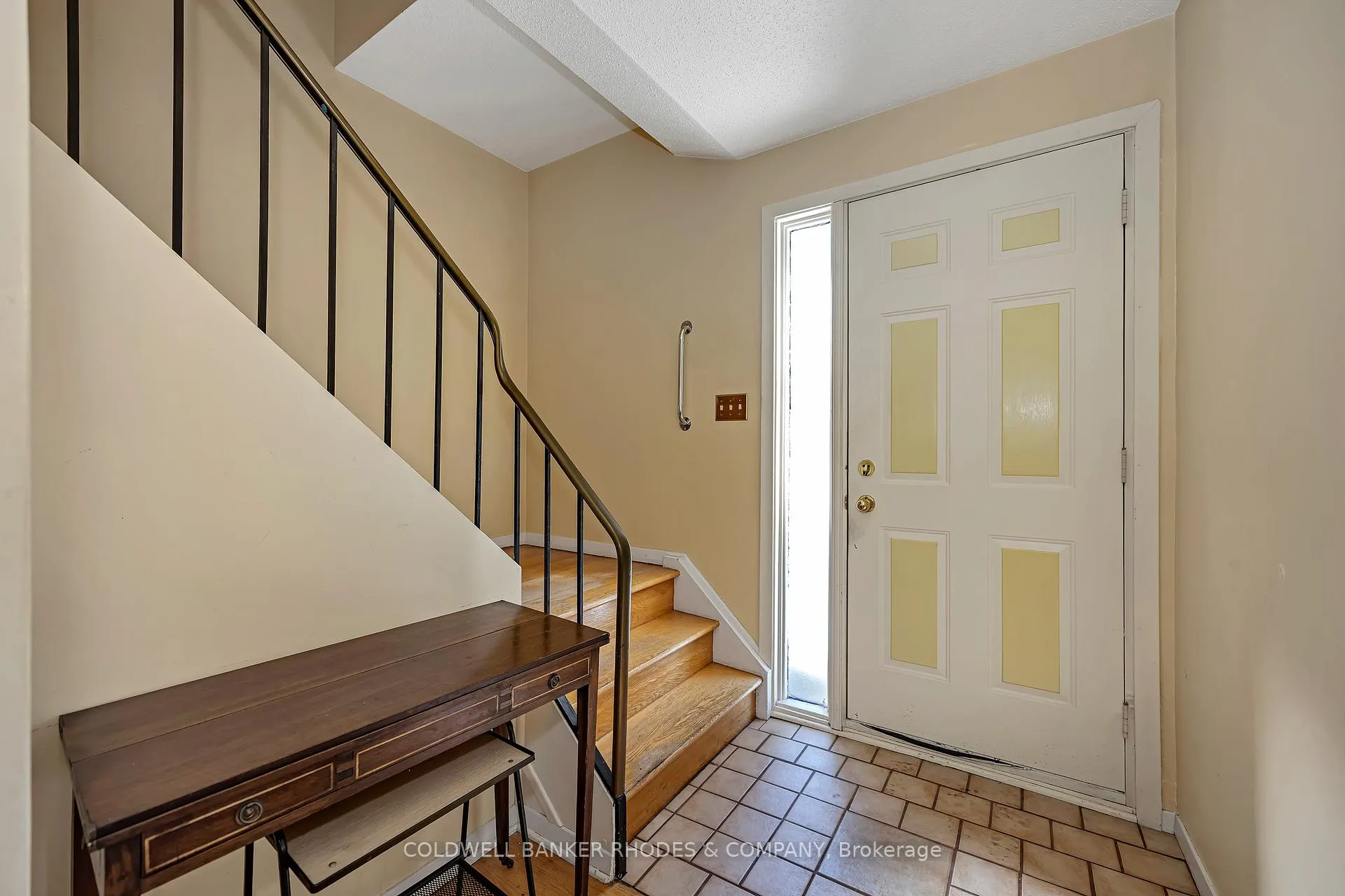 Photo 4 of 22 Dayton Crescent, Ottawa, Leslie Park — HOMEH