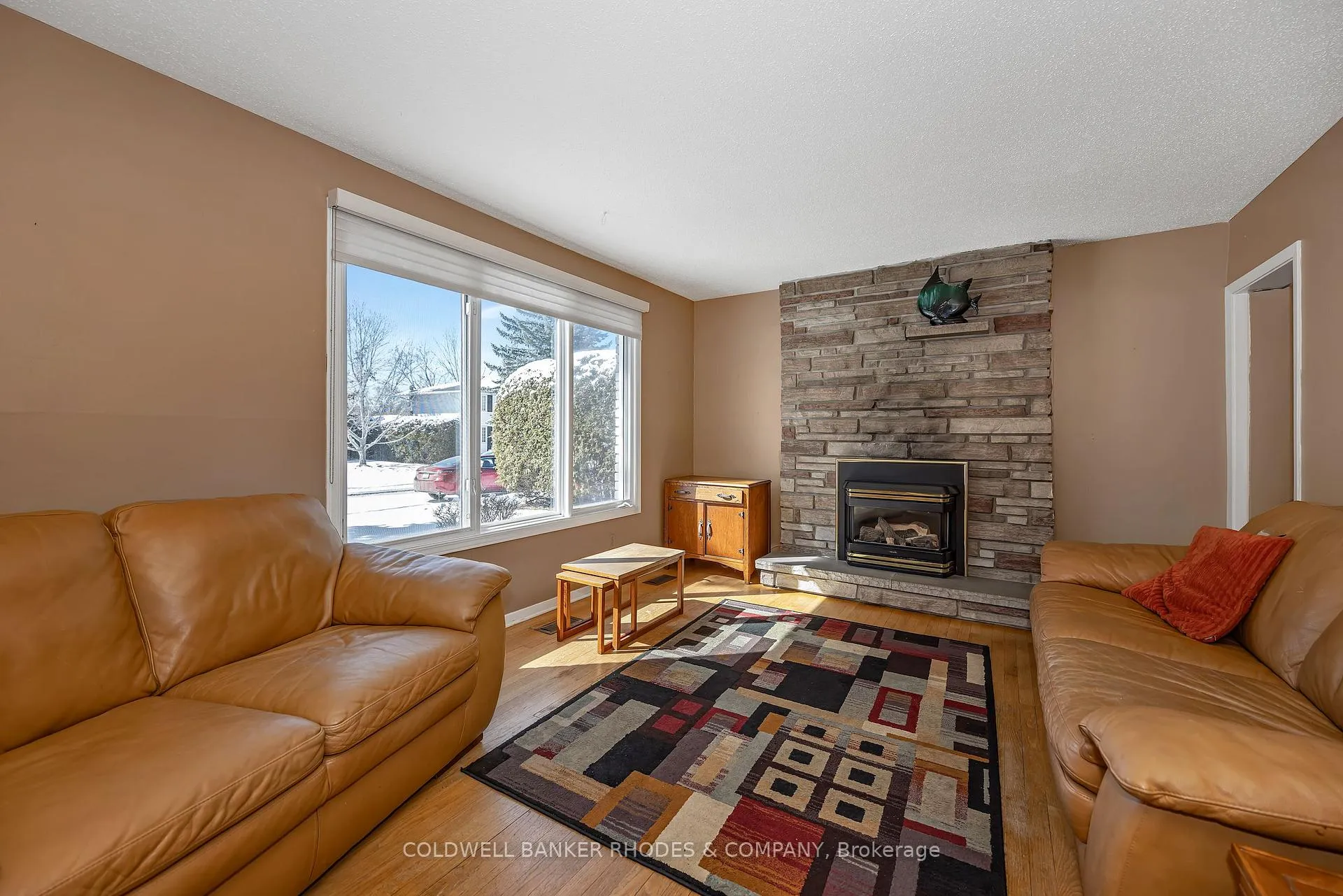 Photo 5 of 22 Dayton Crescent, Ottawa, Leslie Park — HOMEH
