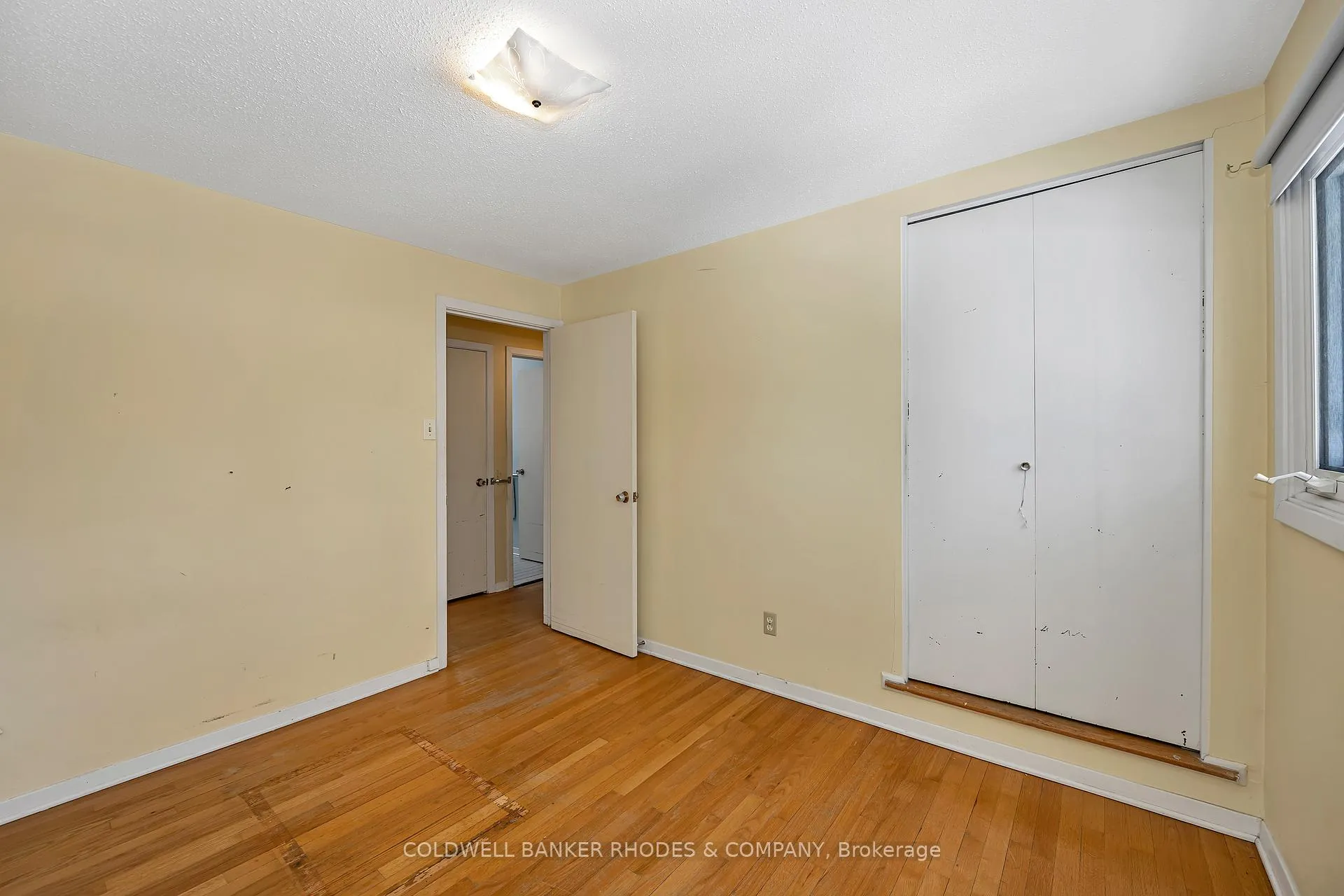 Photo 15 of 22 Dayton Crescent, Ottawa, Leslie Park — HOMEH