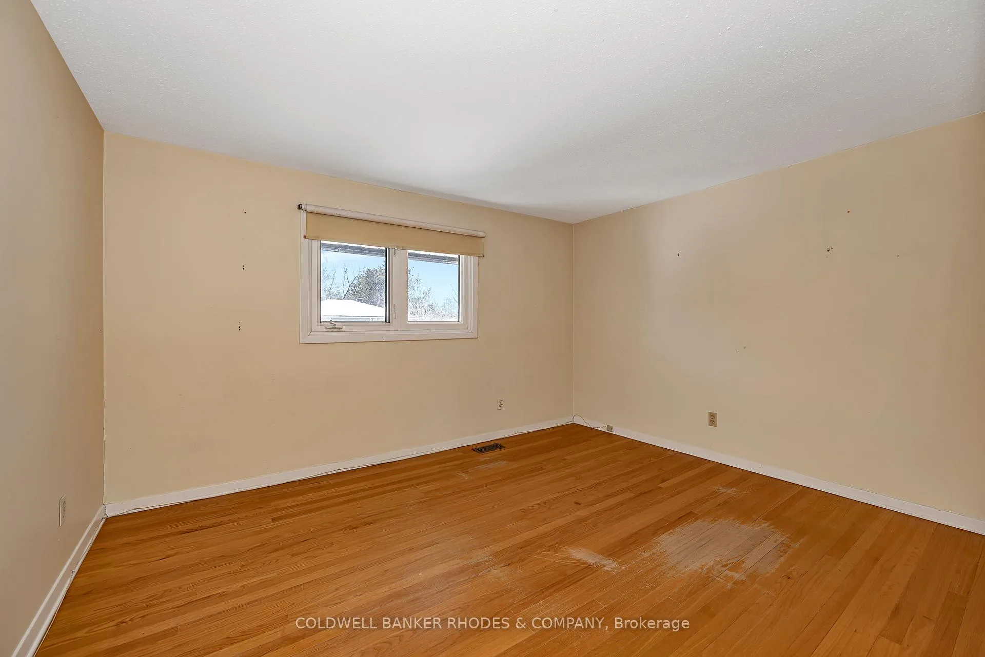 Photo 17 of 22 Dayton Crescent, Ottawa, Leslie Park — HOMEH