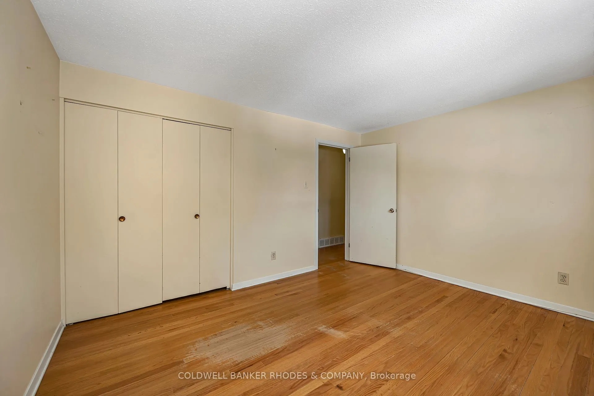 Photo 18 of 22 Dayton Crescent, Ottawa, Leslie Park — HOMEH