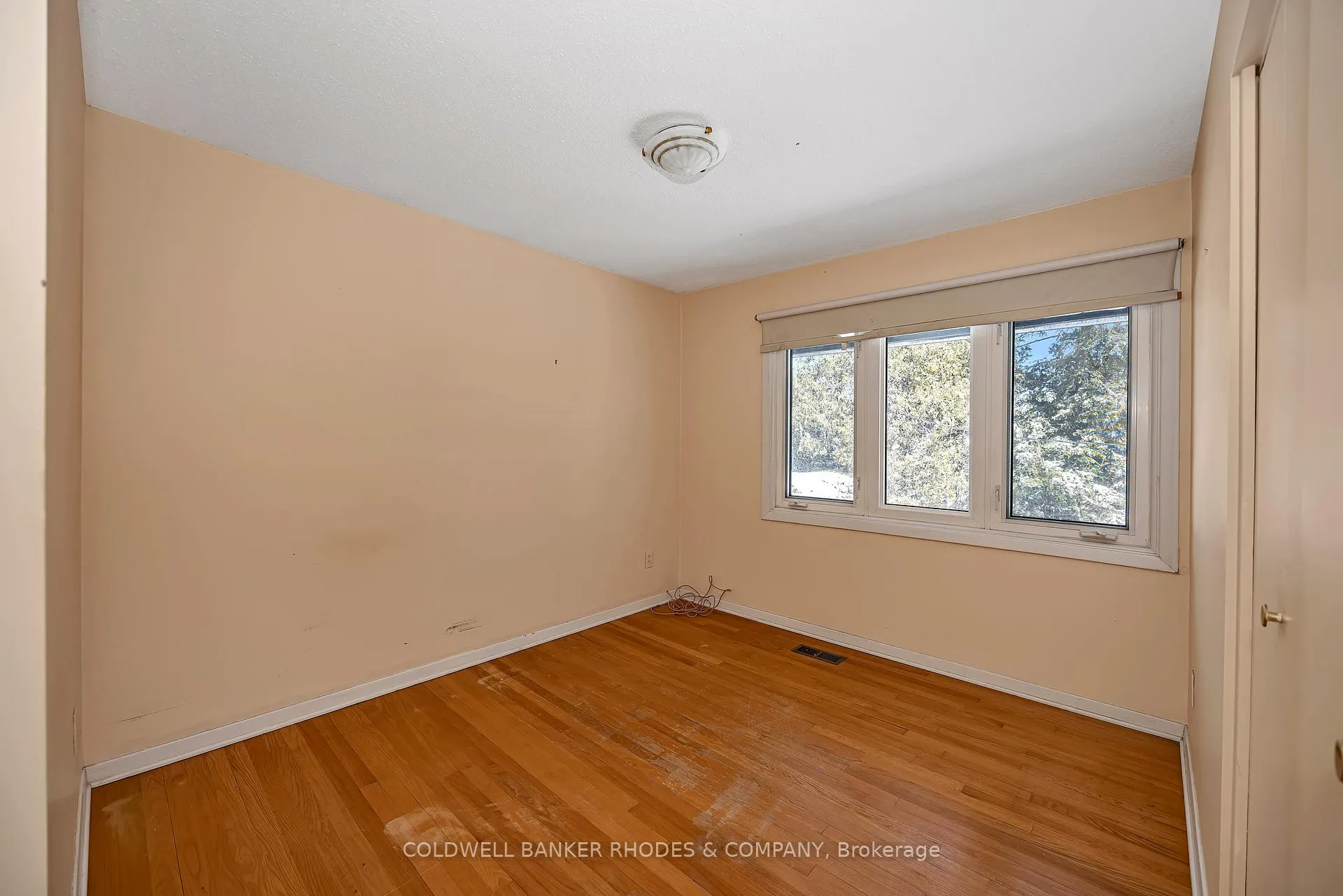 Photo 19 of 22 Dayton Crescent, Ottawa, Leslie Park — HOMEH