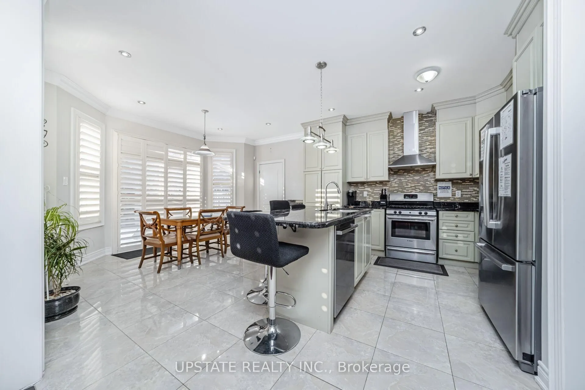 Photo 10 of 12 Haywood Drive, Brampton, Credit Valley — HOMEH
