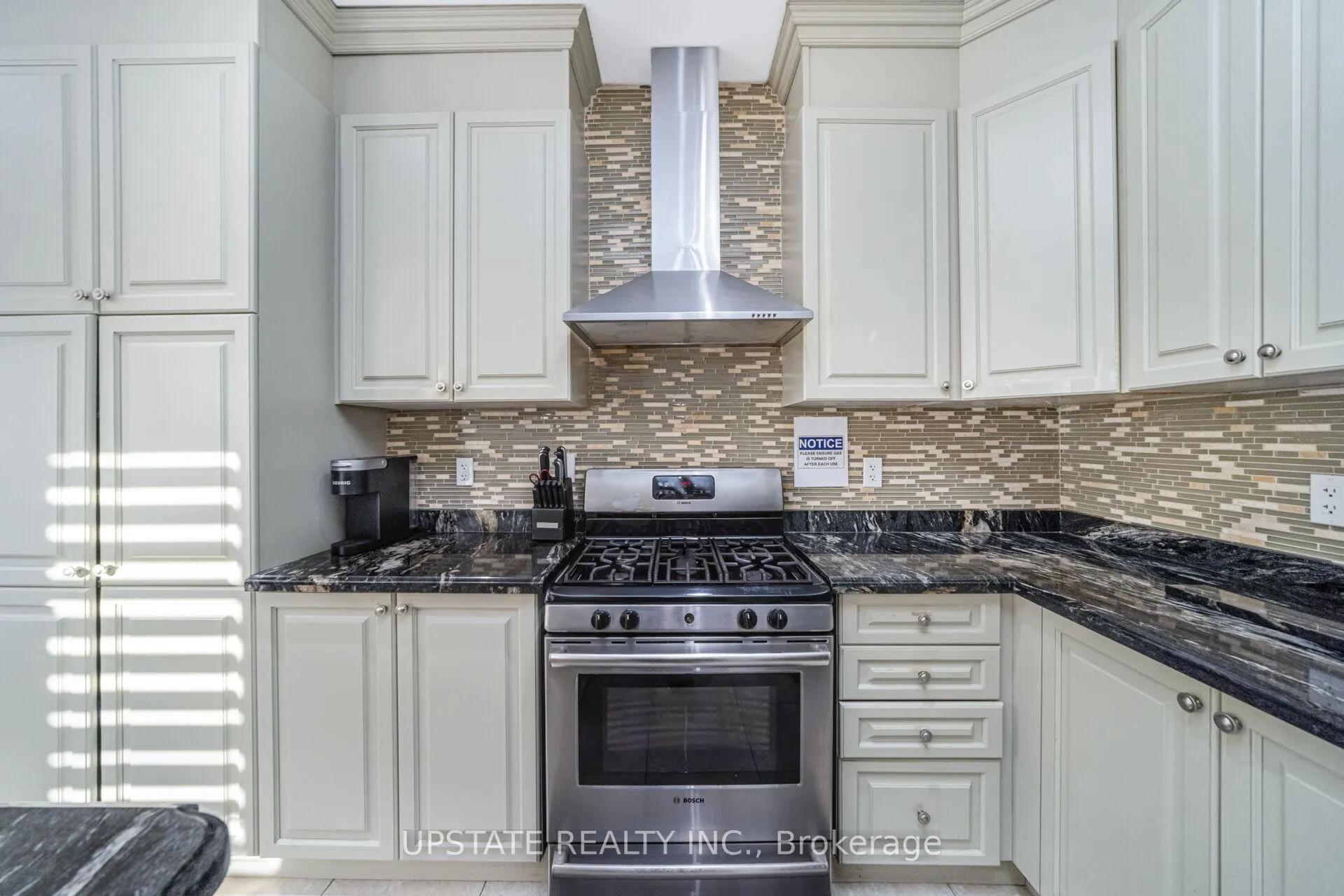 Photo 14 of 12 Haywood Drive, Brampton, Credit Valley — HOMEH