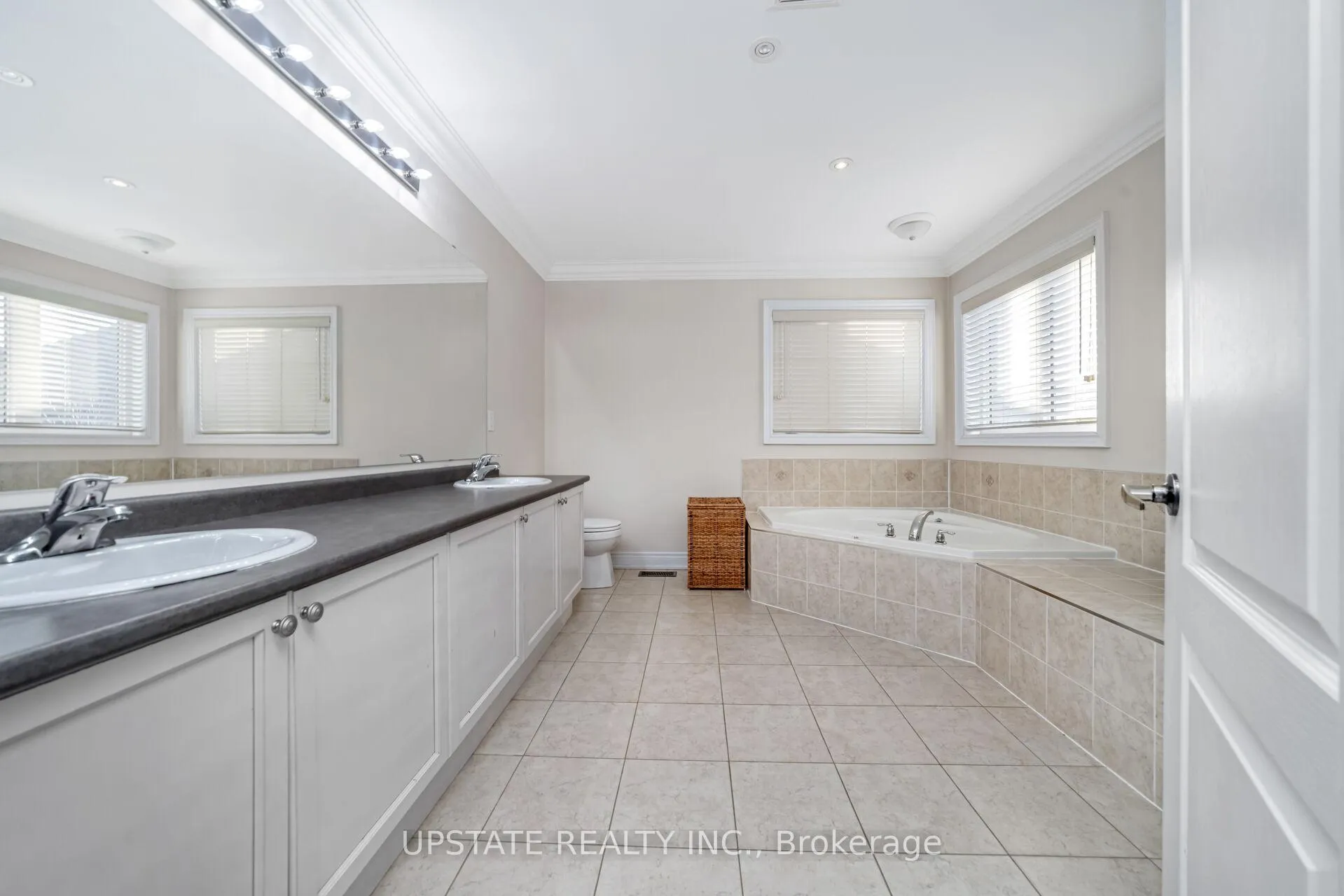 Photo 25 of 12 Haywood Drive, Brampton, Credit Valley — HOMEH