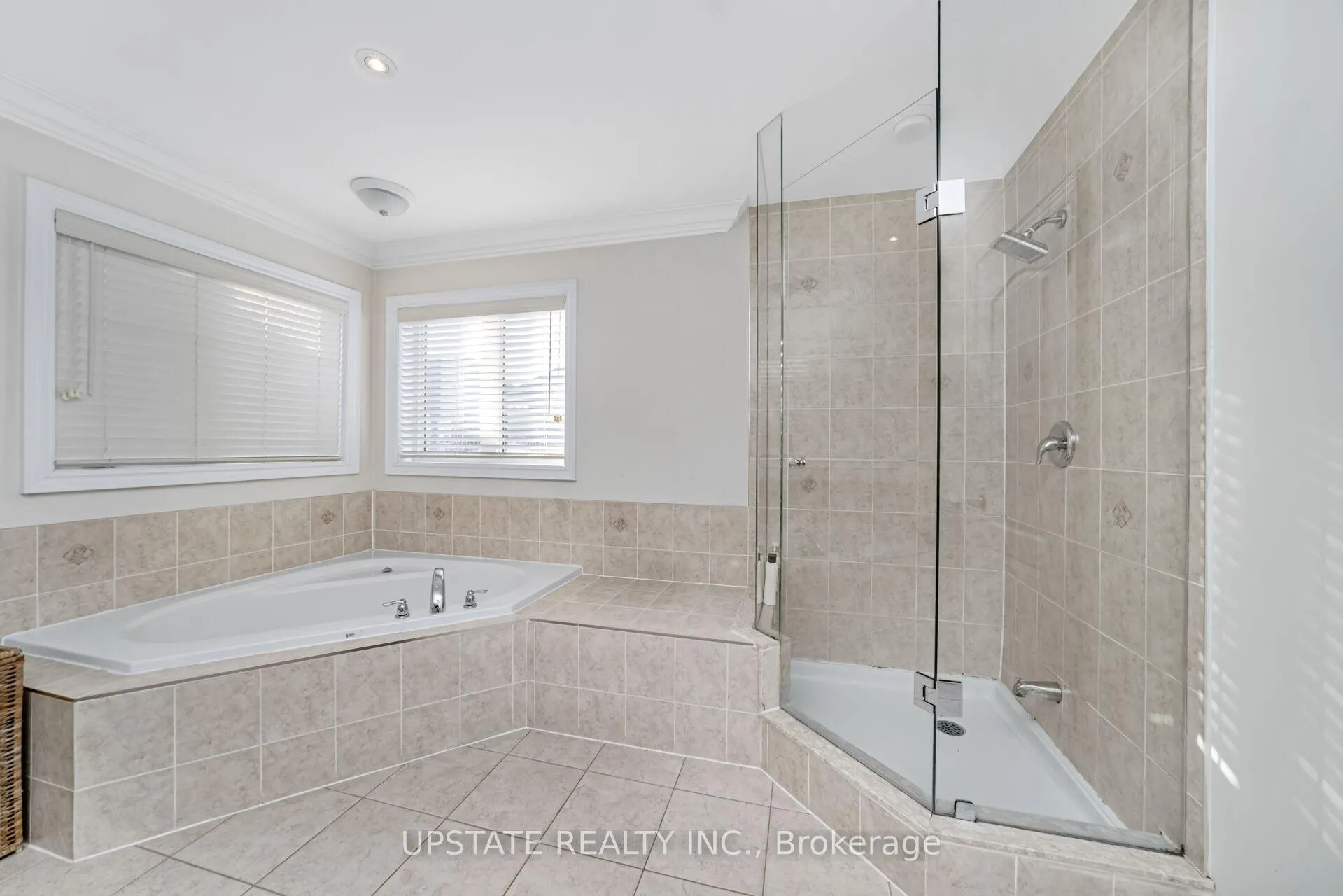 Photo 26 of 12 Haywood Drive, Brampton, Credit Valley — HOMEH