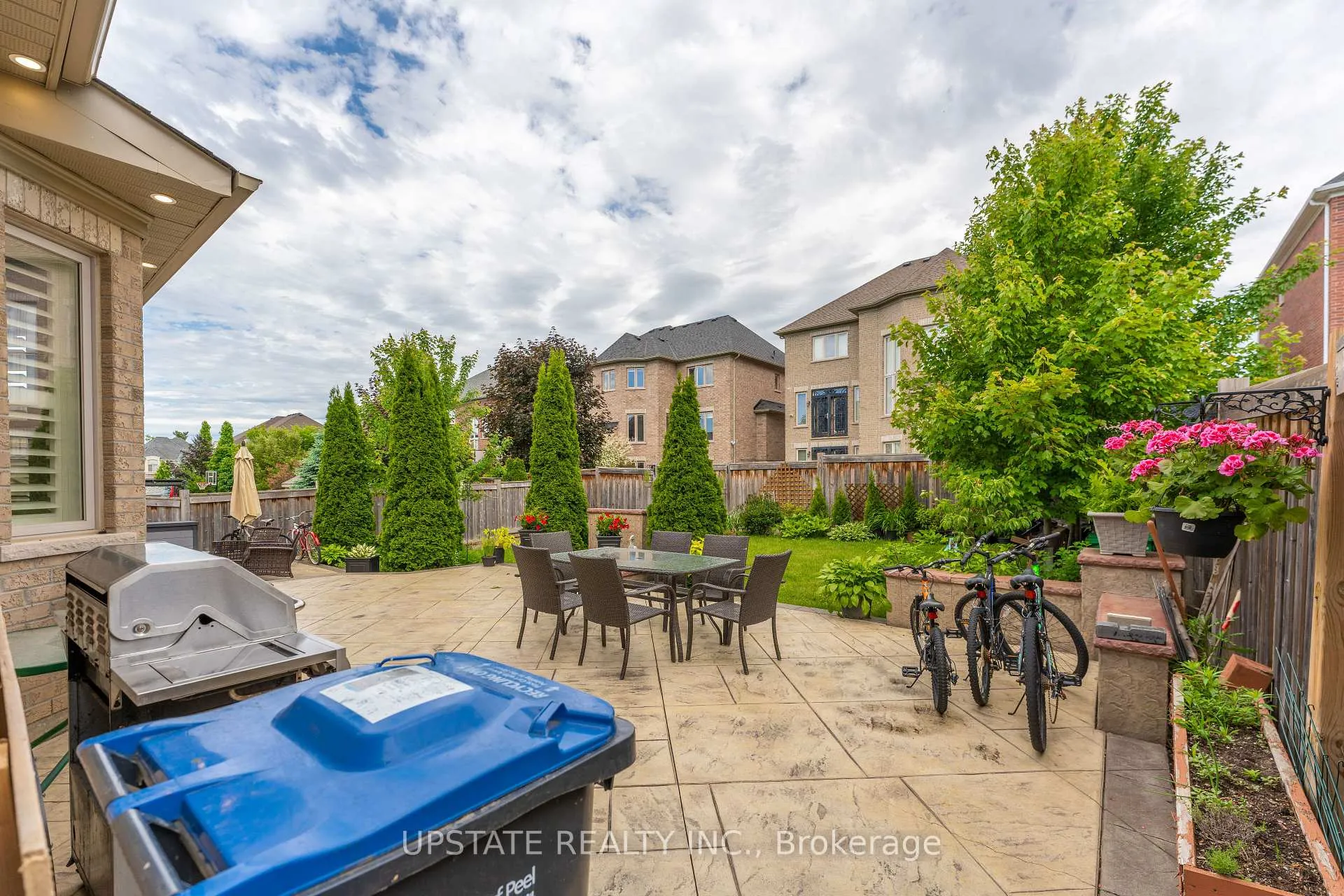 Photo 53 of 12 Haywood Drive, Brampton, Credit Valley — HOMEH
