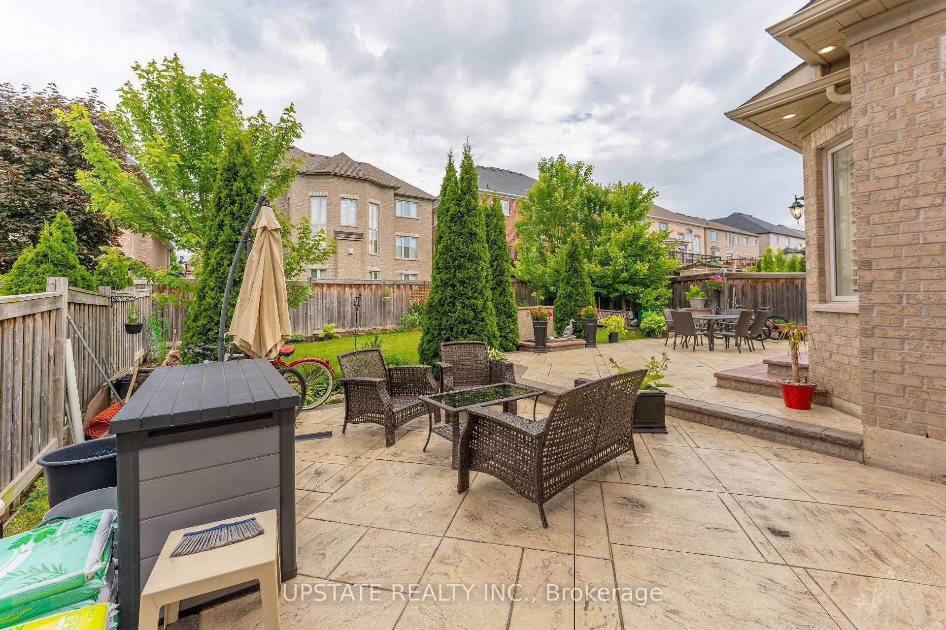 Photo 54 of 12 Haywood Drive, Brampton, Credit Valley — HOMEH